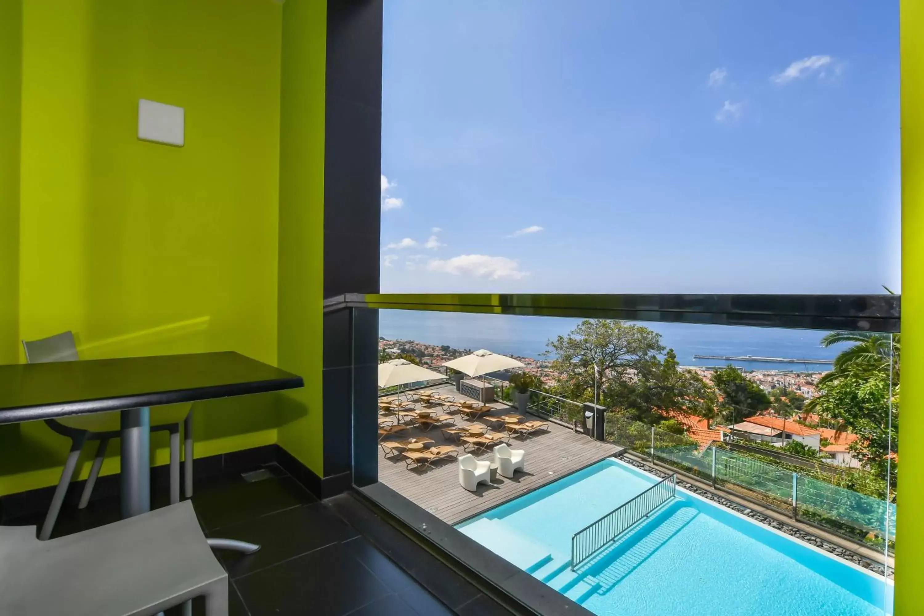 Balcony/Terrace, Pool View in Quinta Mirabela - Design Hotel