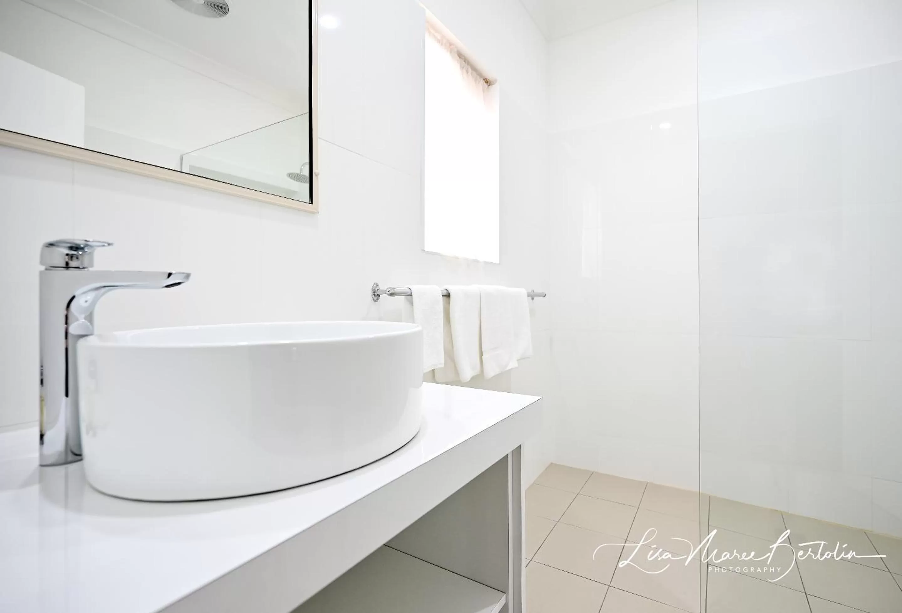 Bathroom in Narrandera Club Motor Inn