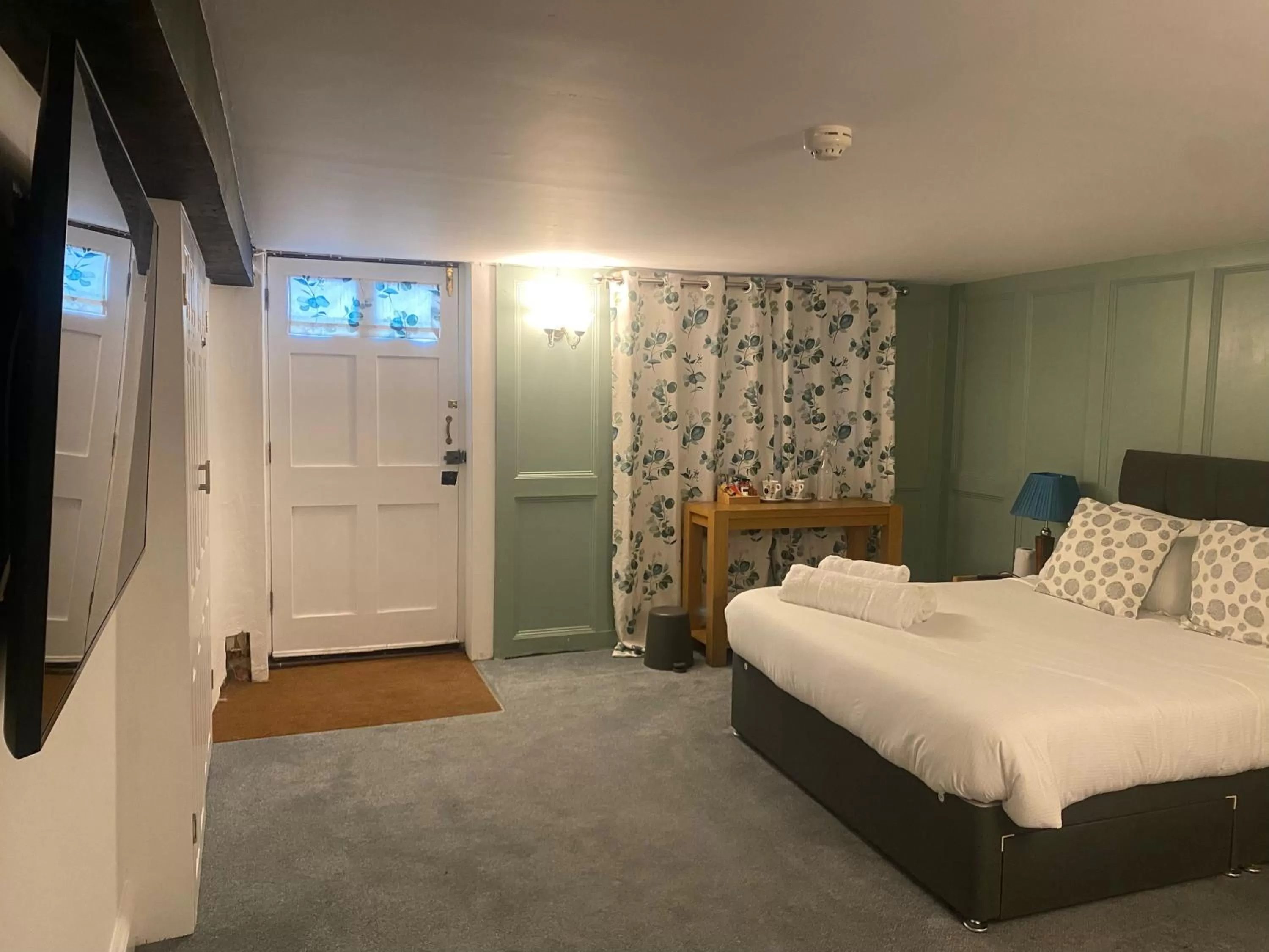 Coffee/tea facilities, Bed in The Mariners Hotel