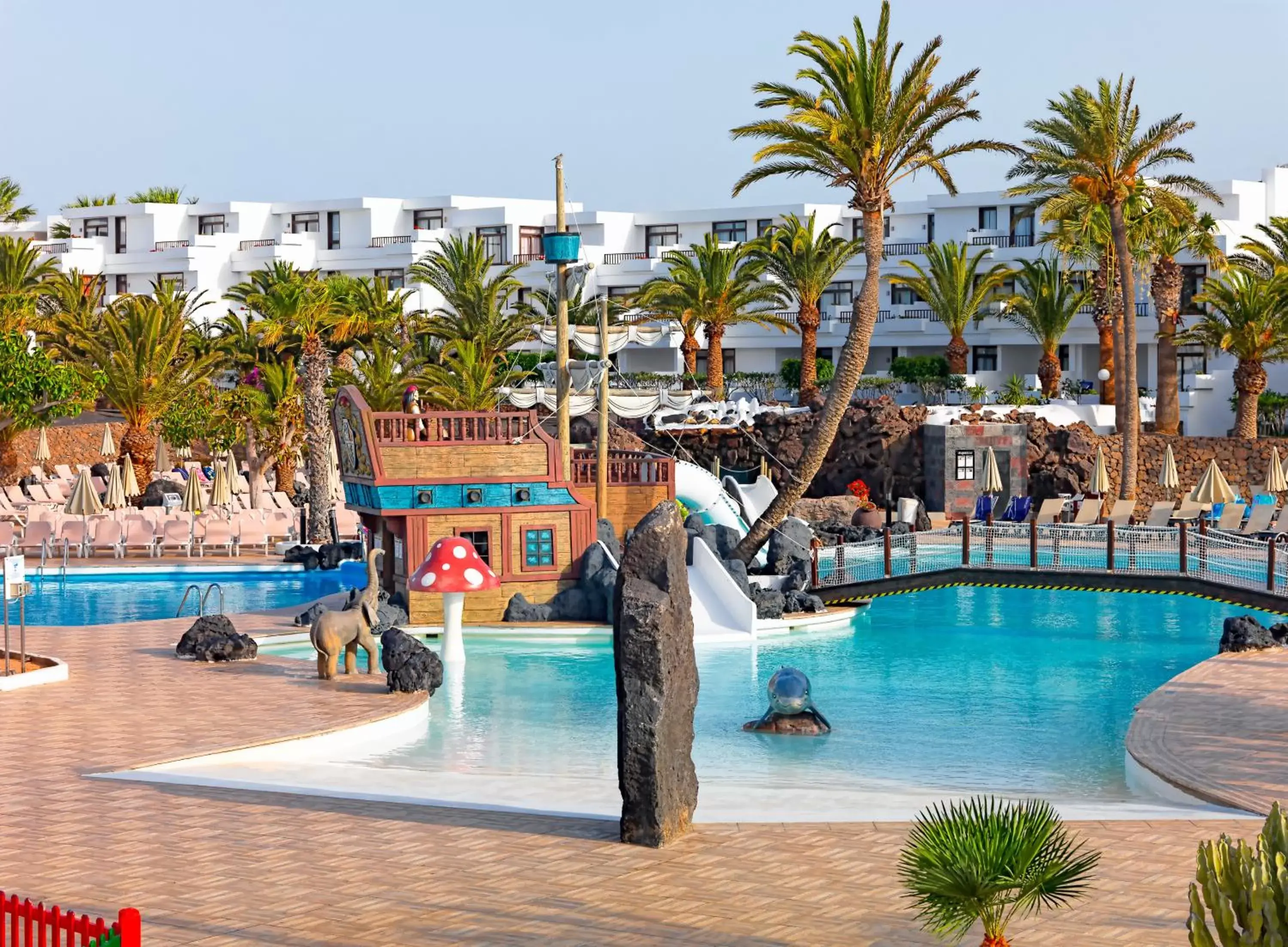Swimming Pool in H10 Suites Lanzarote Gardens