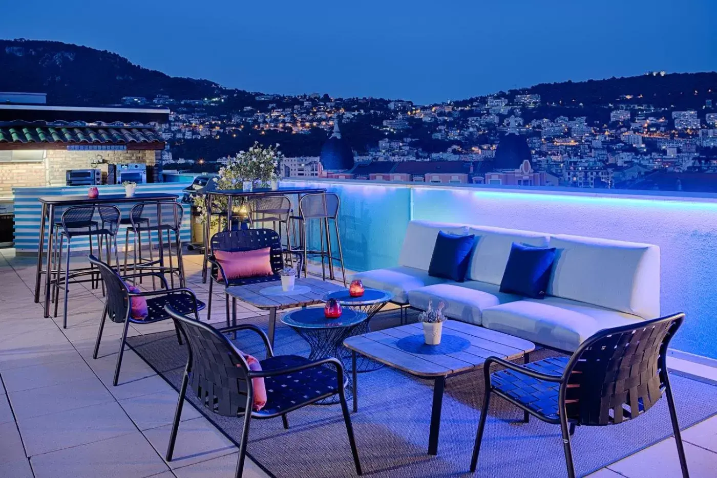 Lounge or bar, Balcony/Terrace in NH Nice