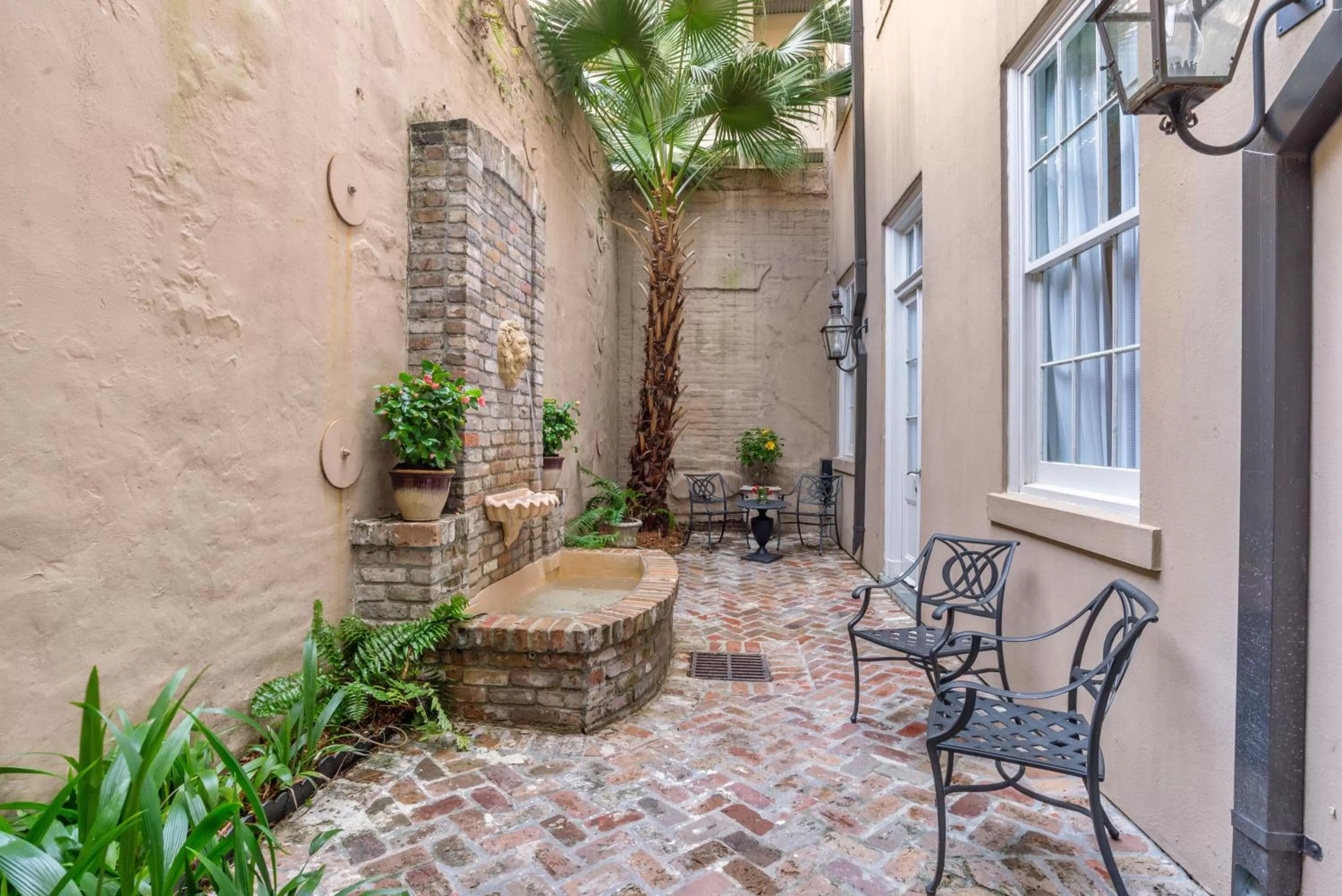 Garden in voco St James Hotel by IHG