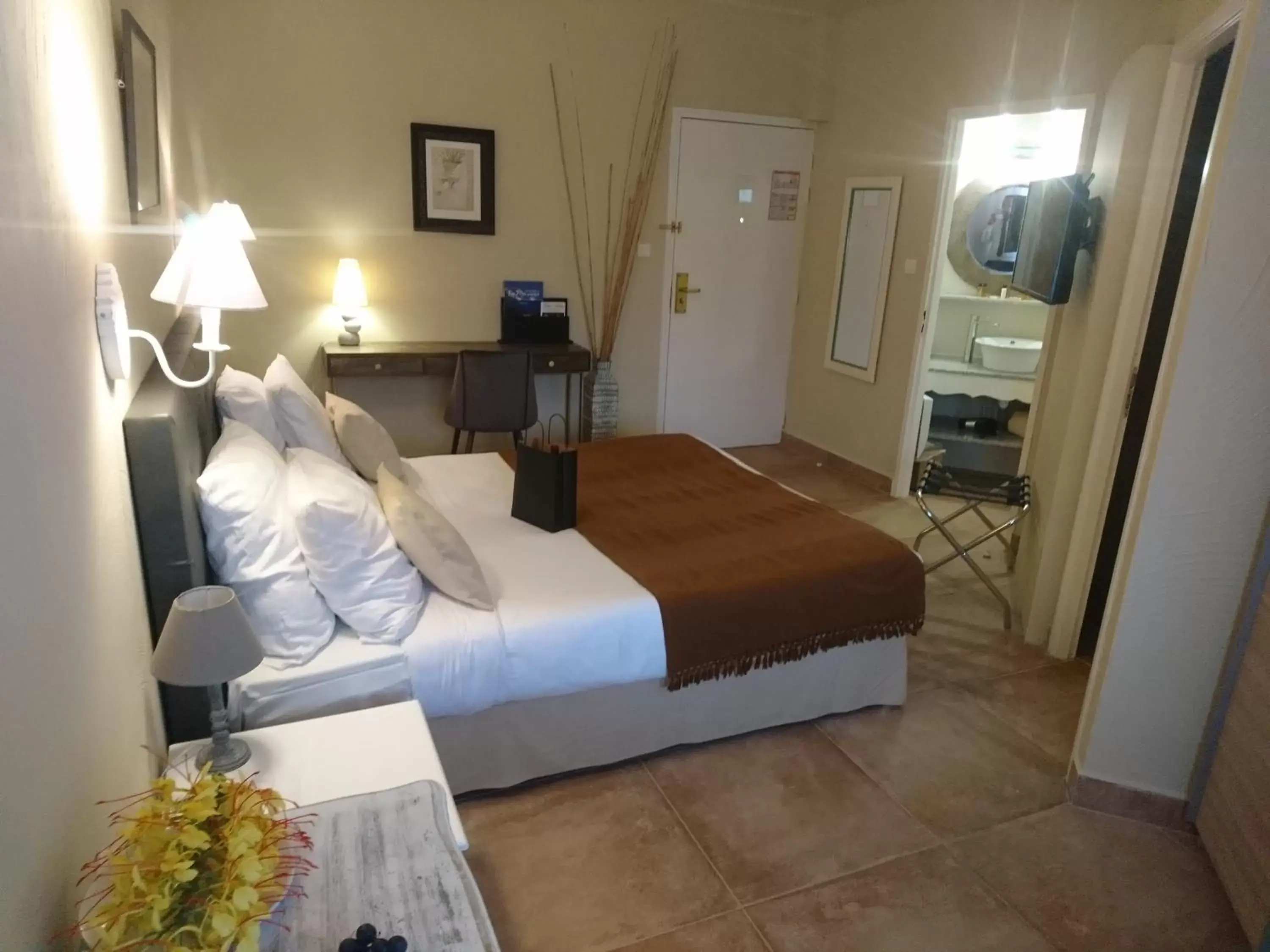 Bed in Hotel Le Cilaos Bed in Hotel Le Cilaos