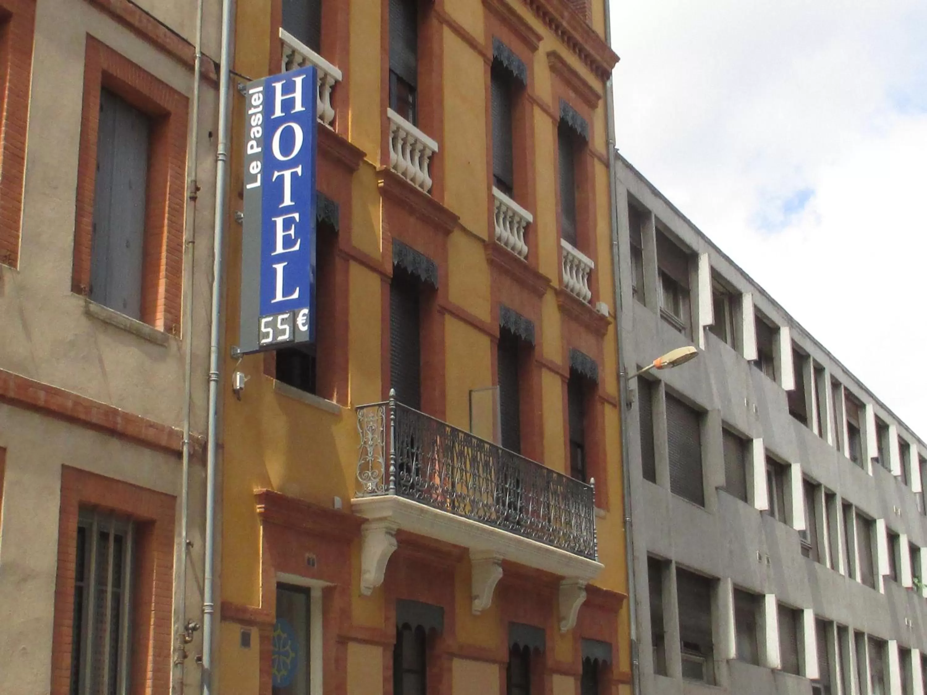 Property logo or sign in Hôtel le Pastel