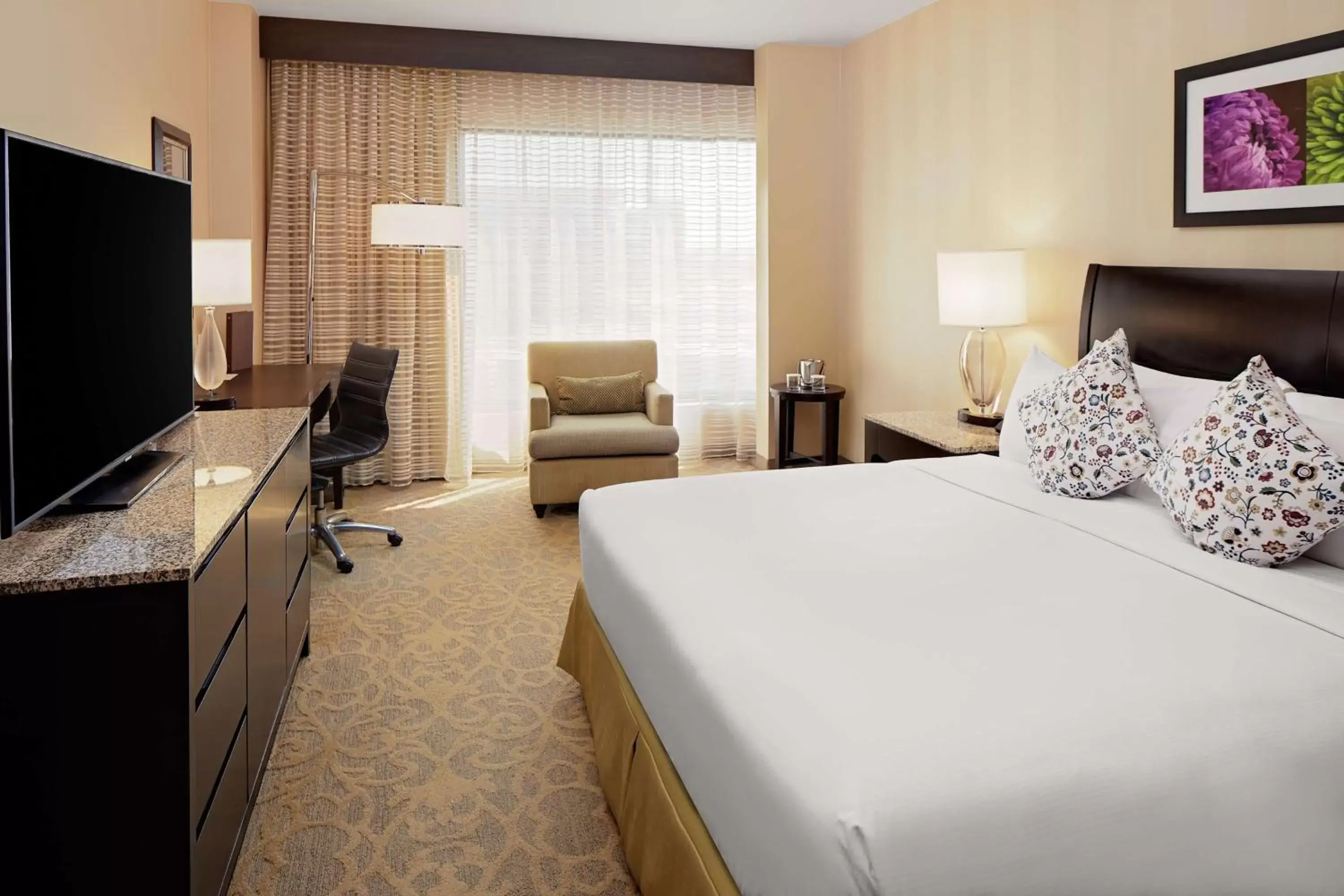 Bed in DoubleTree by Hilton Santa Ana - Orange County Airport