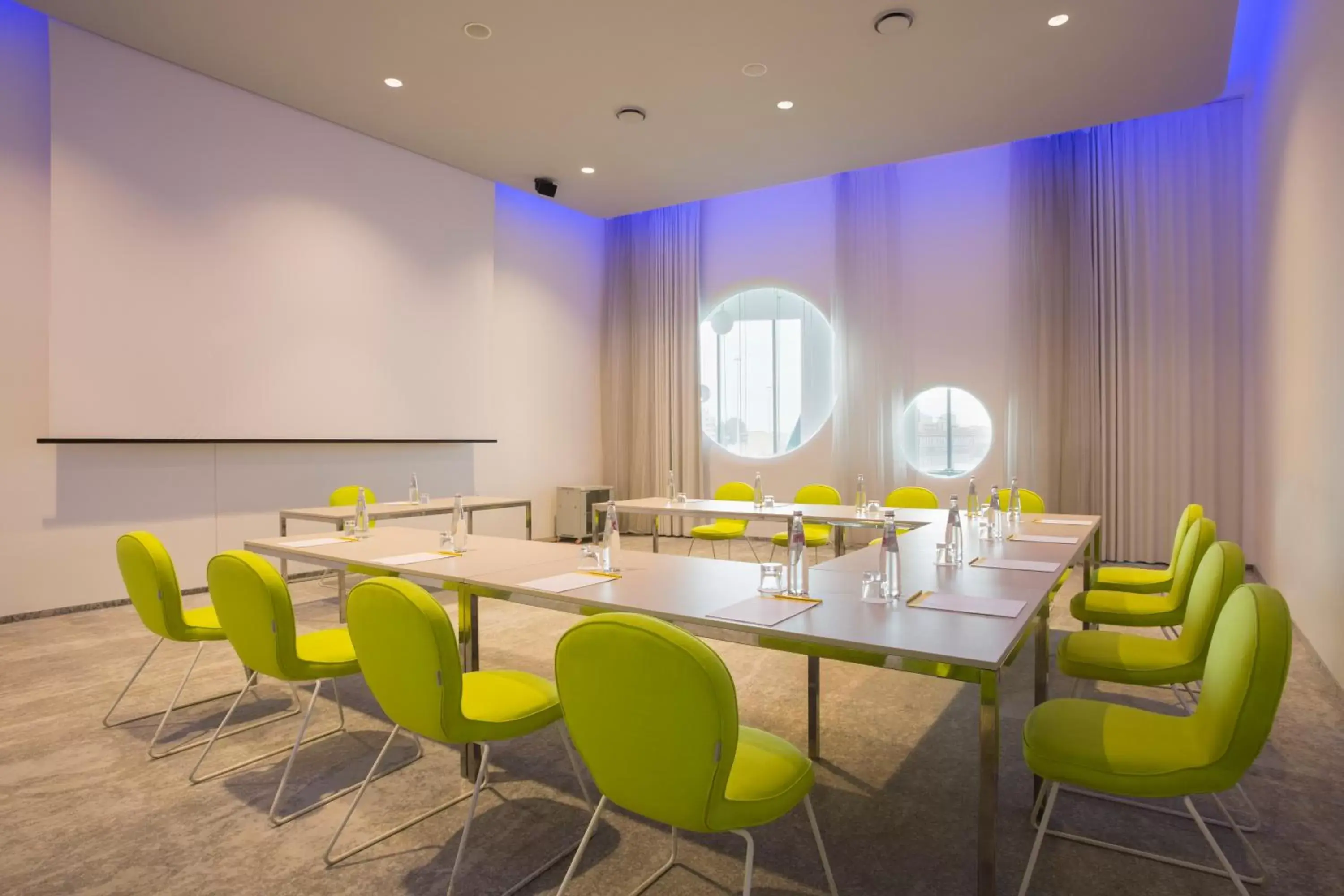 Meeting/conference room in voco Milan-Fiere, an IHG Hotel