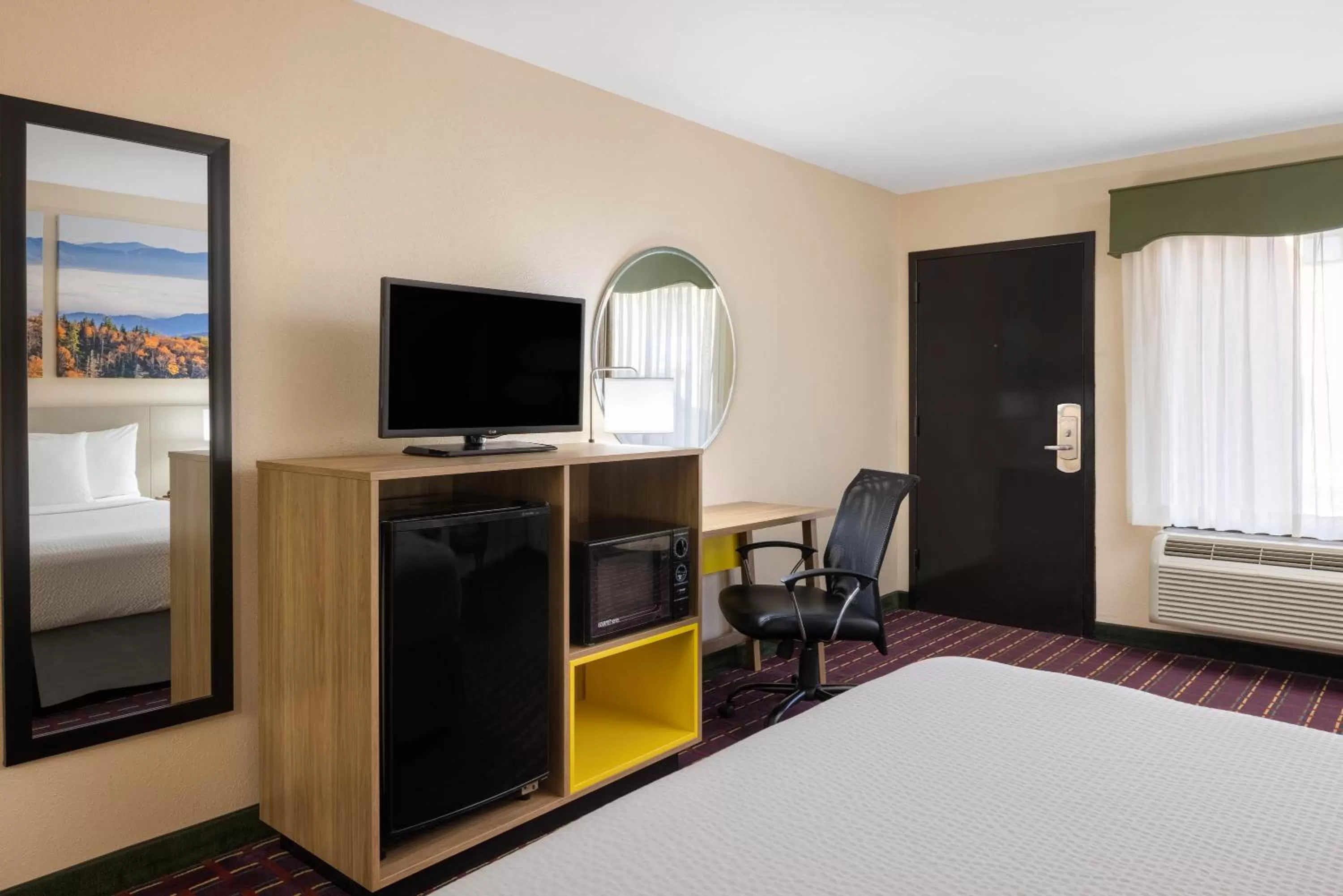 TV and multimedia, Bed in Days Inn by Wyndham Murphy