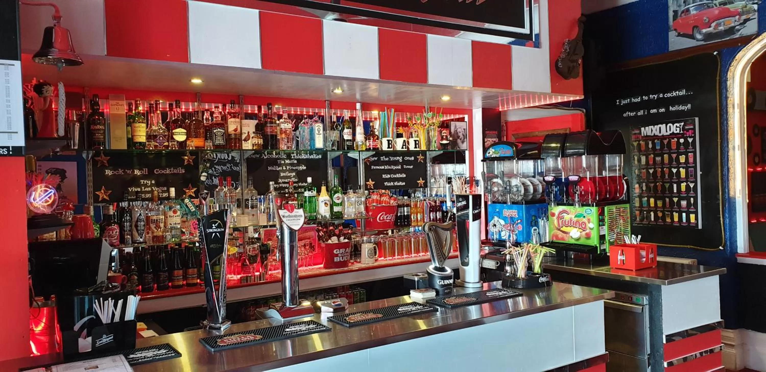 Lounge or bar in Charlton Aparthotel