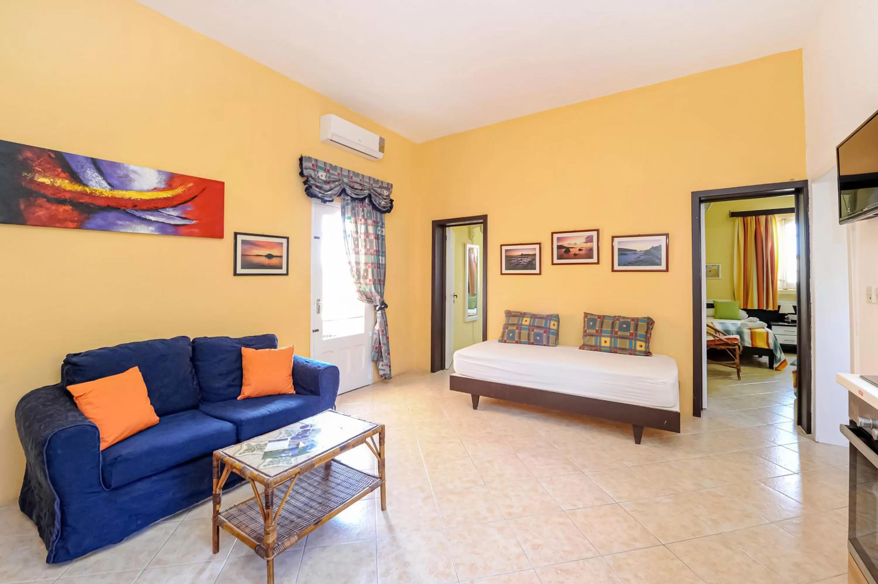 Living room, Bed in Mariblu Hotel