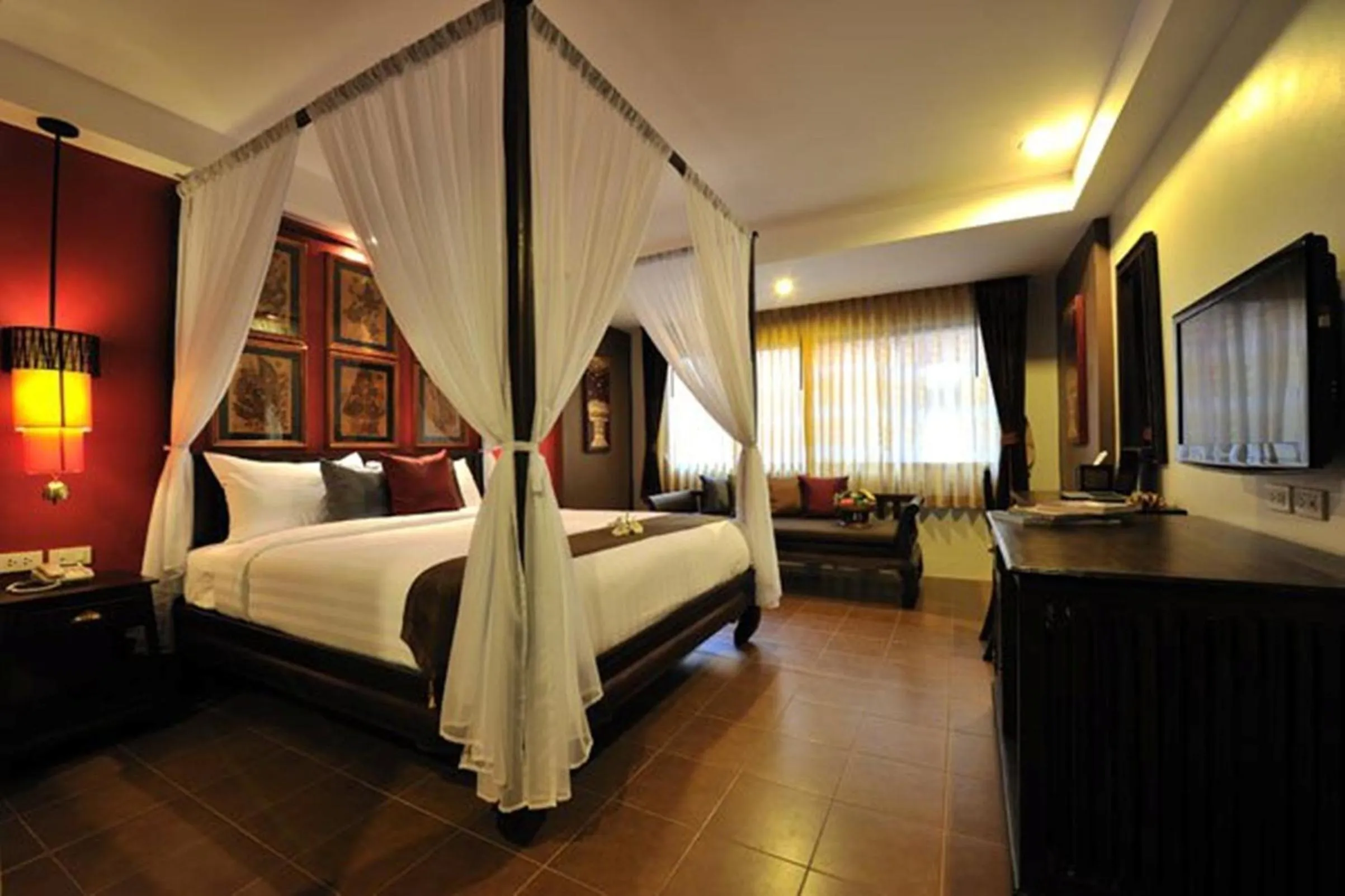 Bed in Siralanna Hotel
