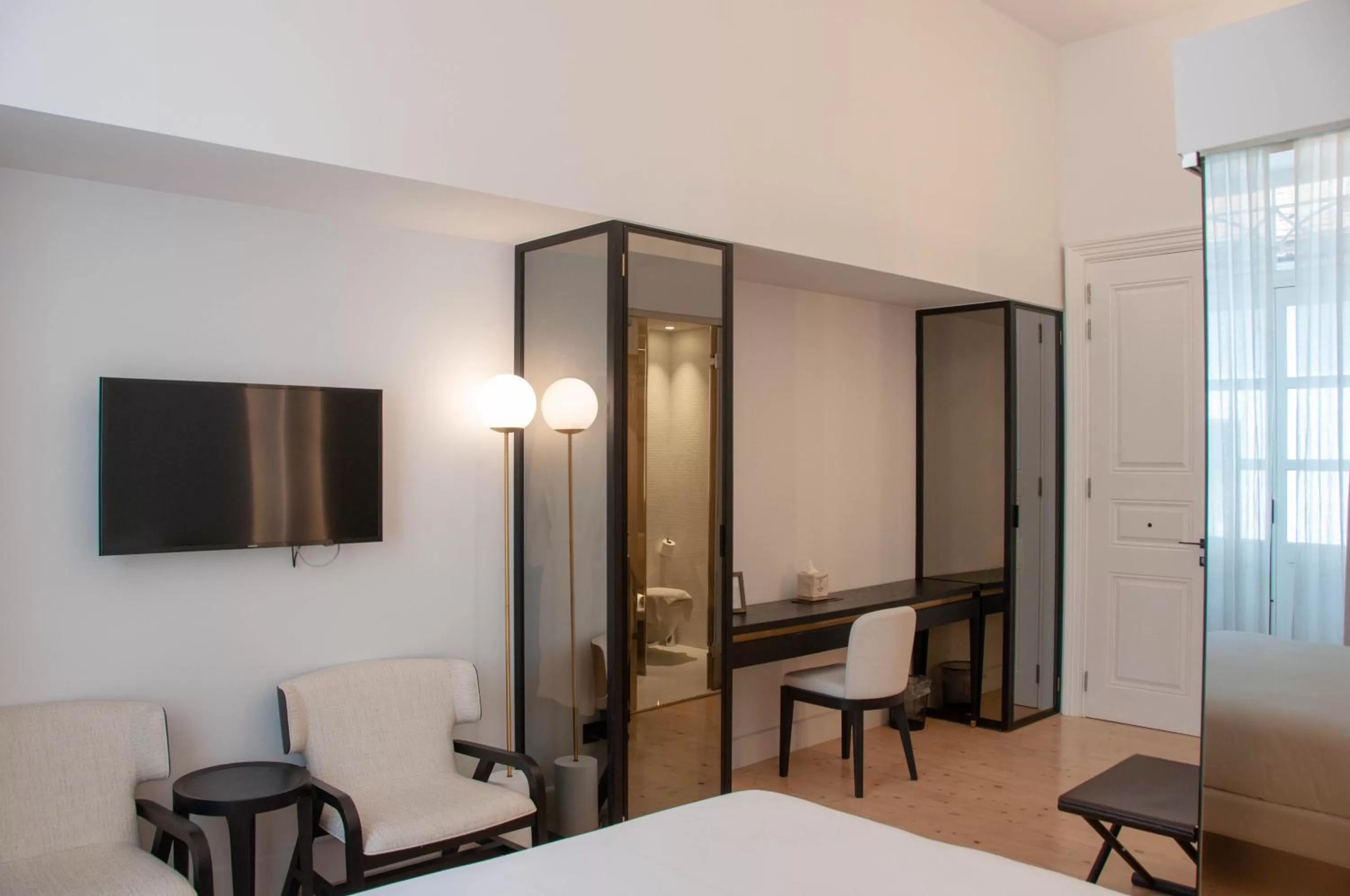 Communal lounge/ TV room, Bed in S Paul City Hotel