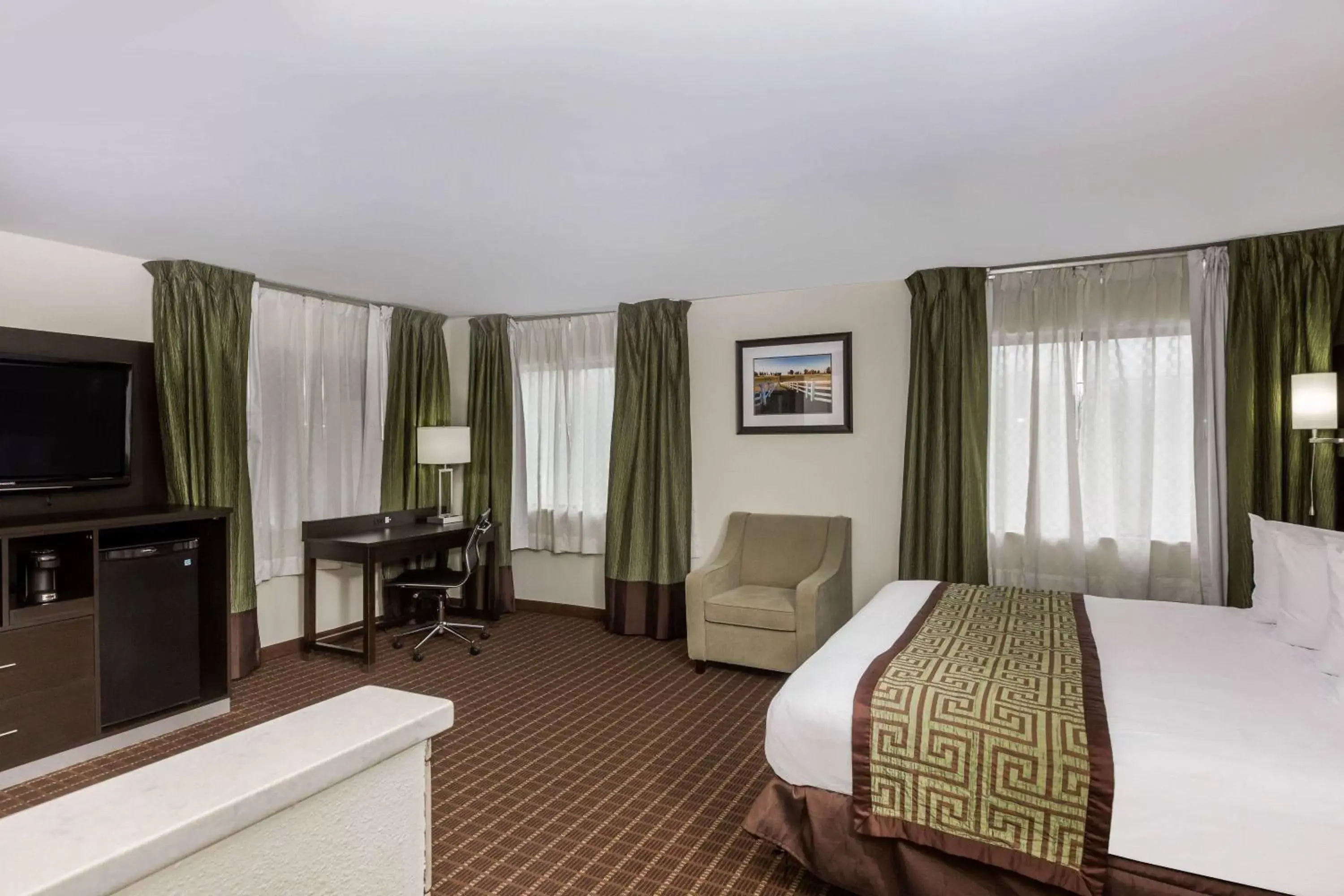 Photo of the whole room, Bed in Baymont by Wyndham Louisville South I 65