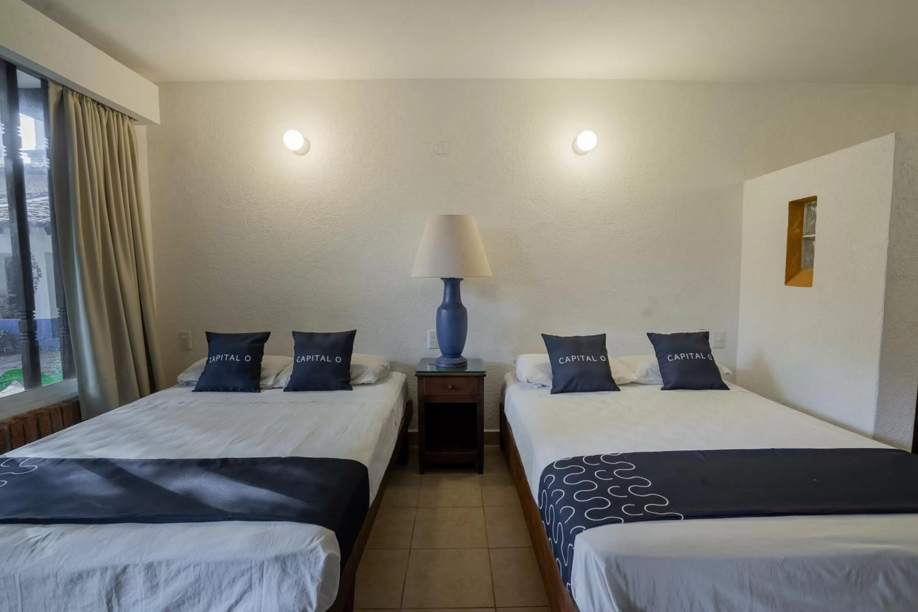 Bedroom, Bed in Hotel Mision, Acapulco centro