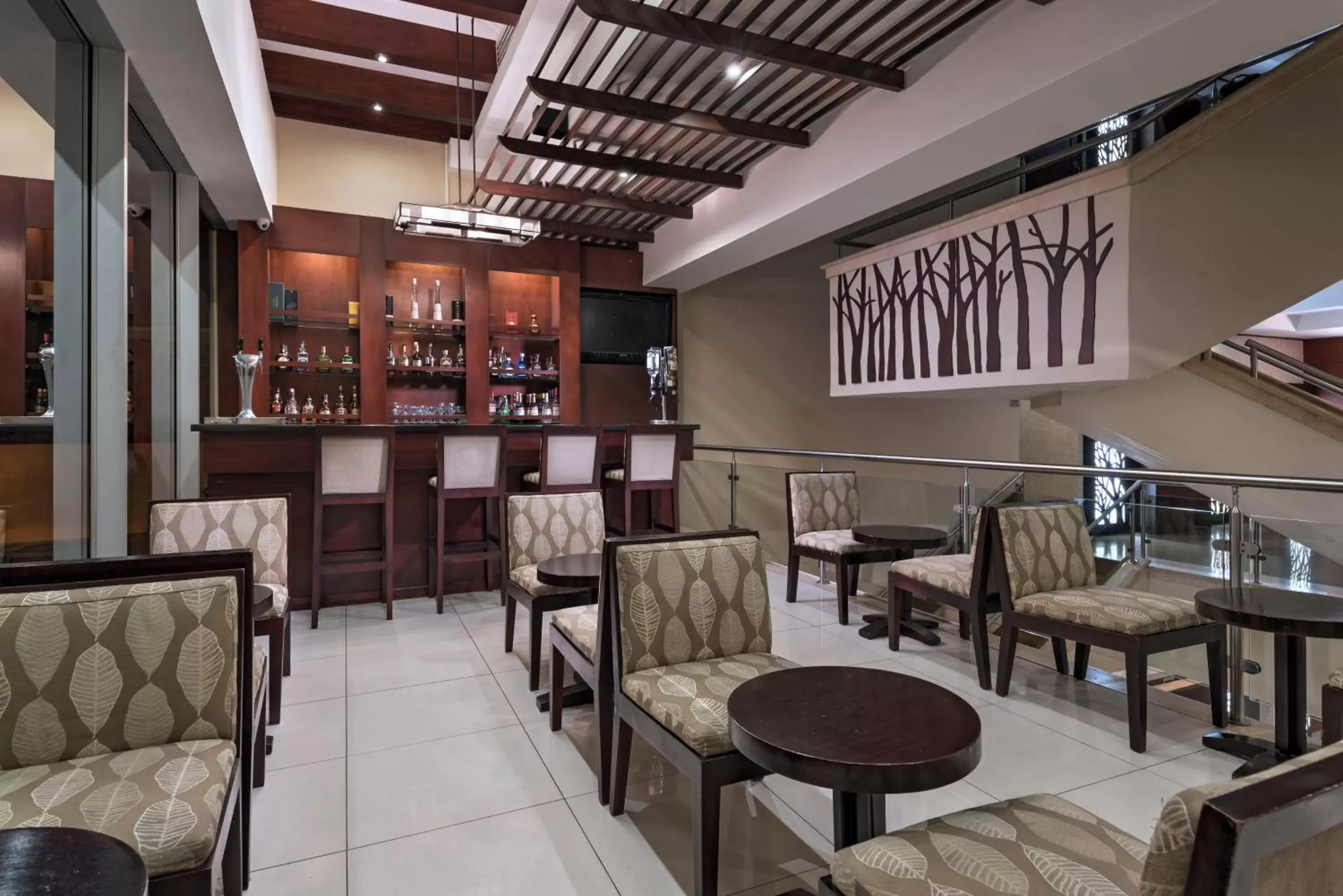 Lounge or bar, Restaurant/Places to Eat in Holiday Inn Guatemala, an IHG Hotel
