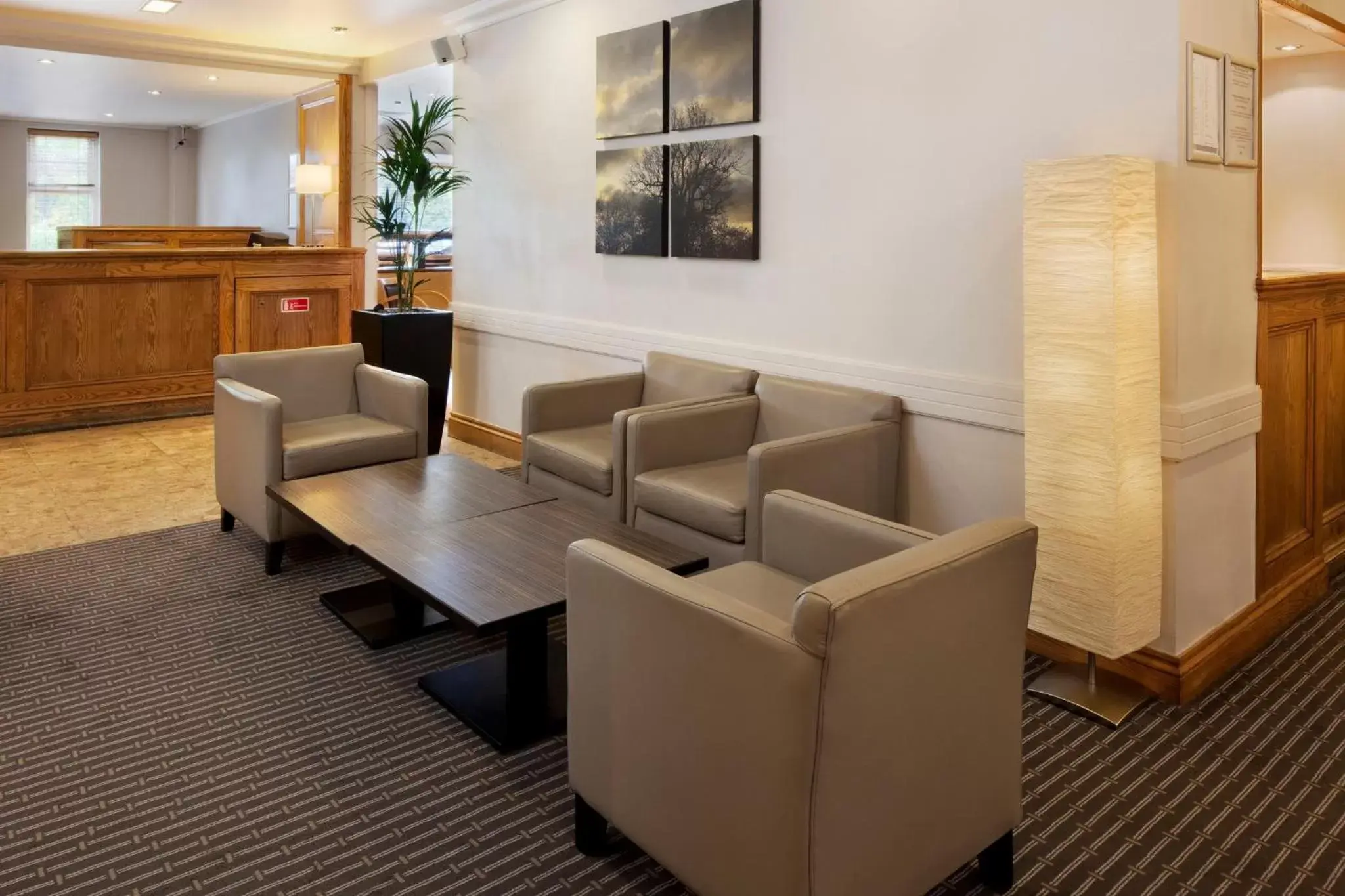 Property building, Seating Area in Holiday Inn Derby/Nottingham, an IHG Hotel