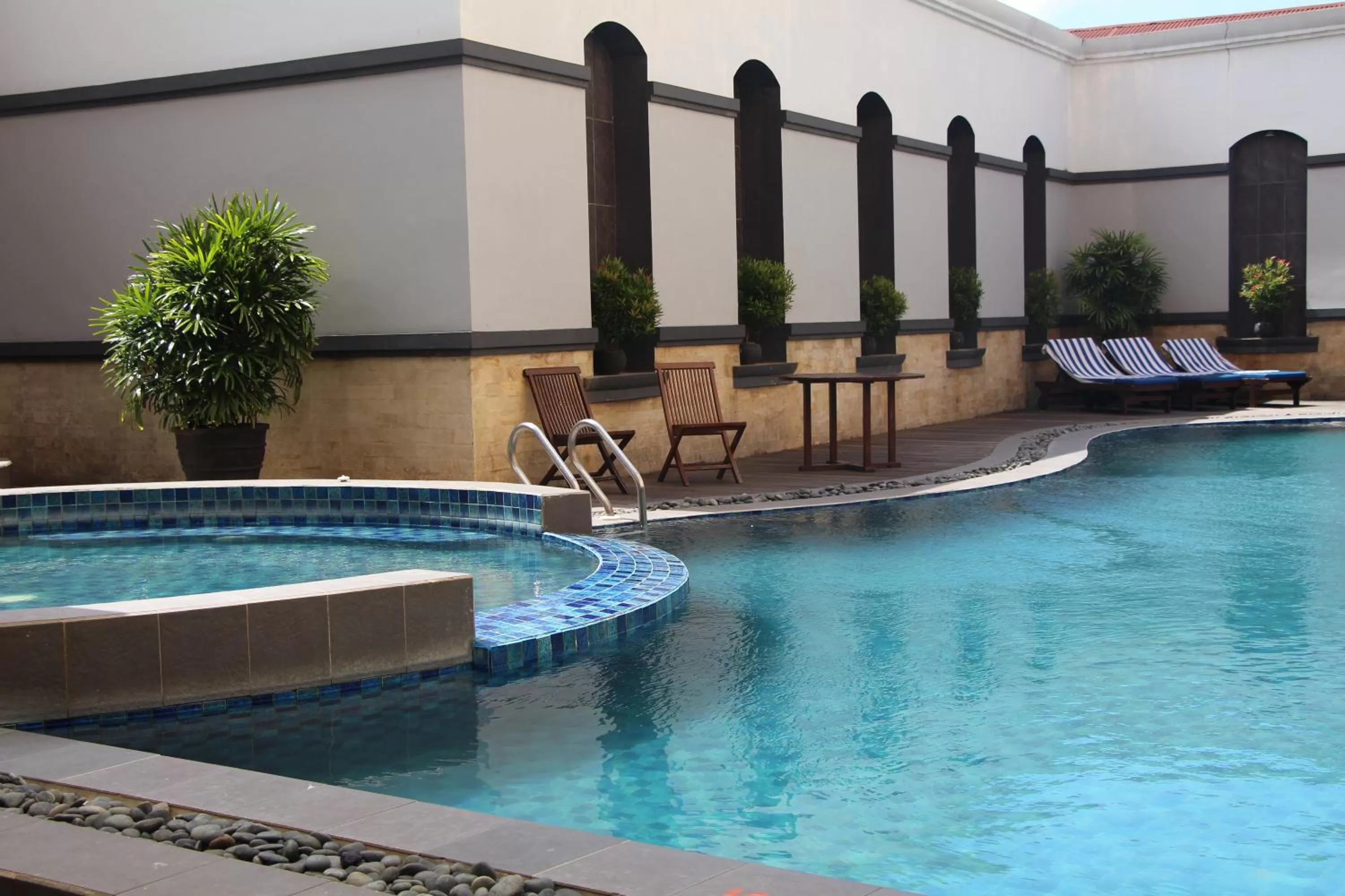 Swimming pool in Swiss-Belhotel Borneo Samarinda