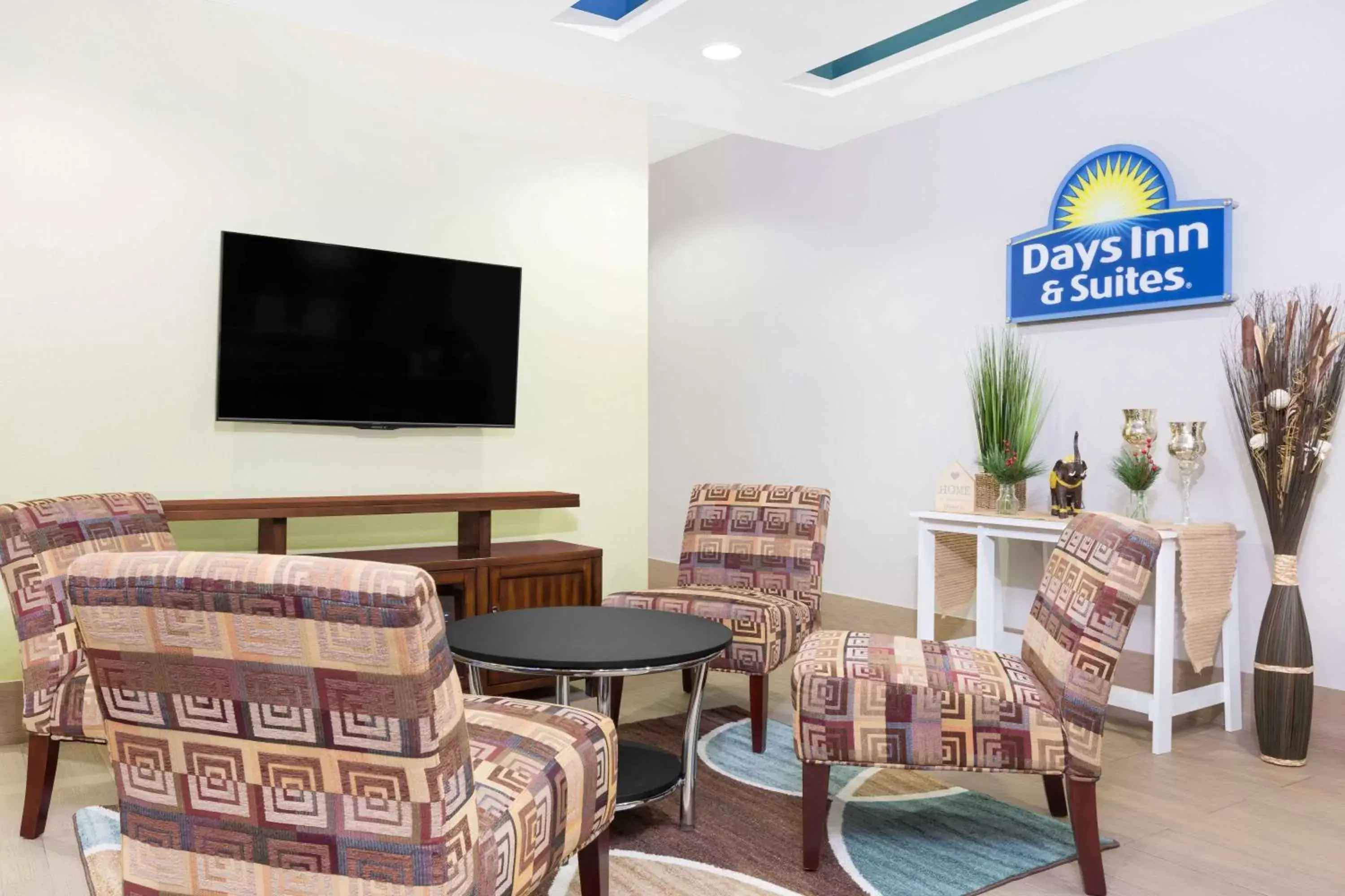 Lobby or reception in Days Inn & Suites by Wyndham Madisonville
