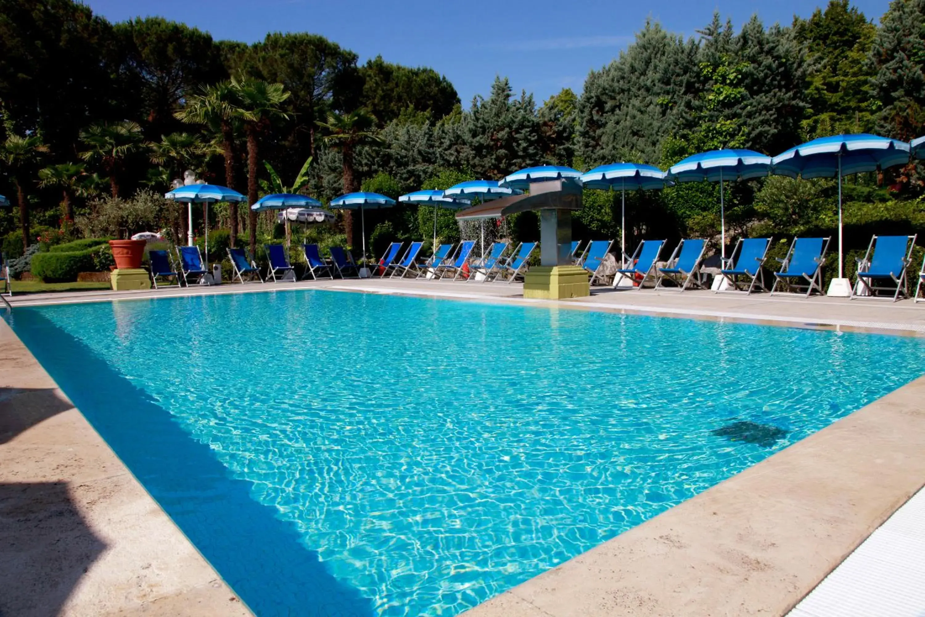 Day, Swimming Pool in Hotel Country Club