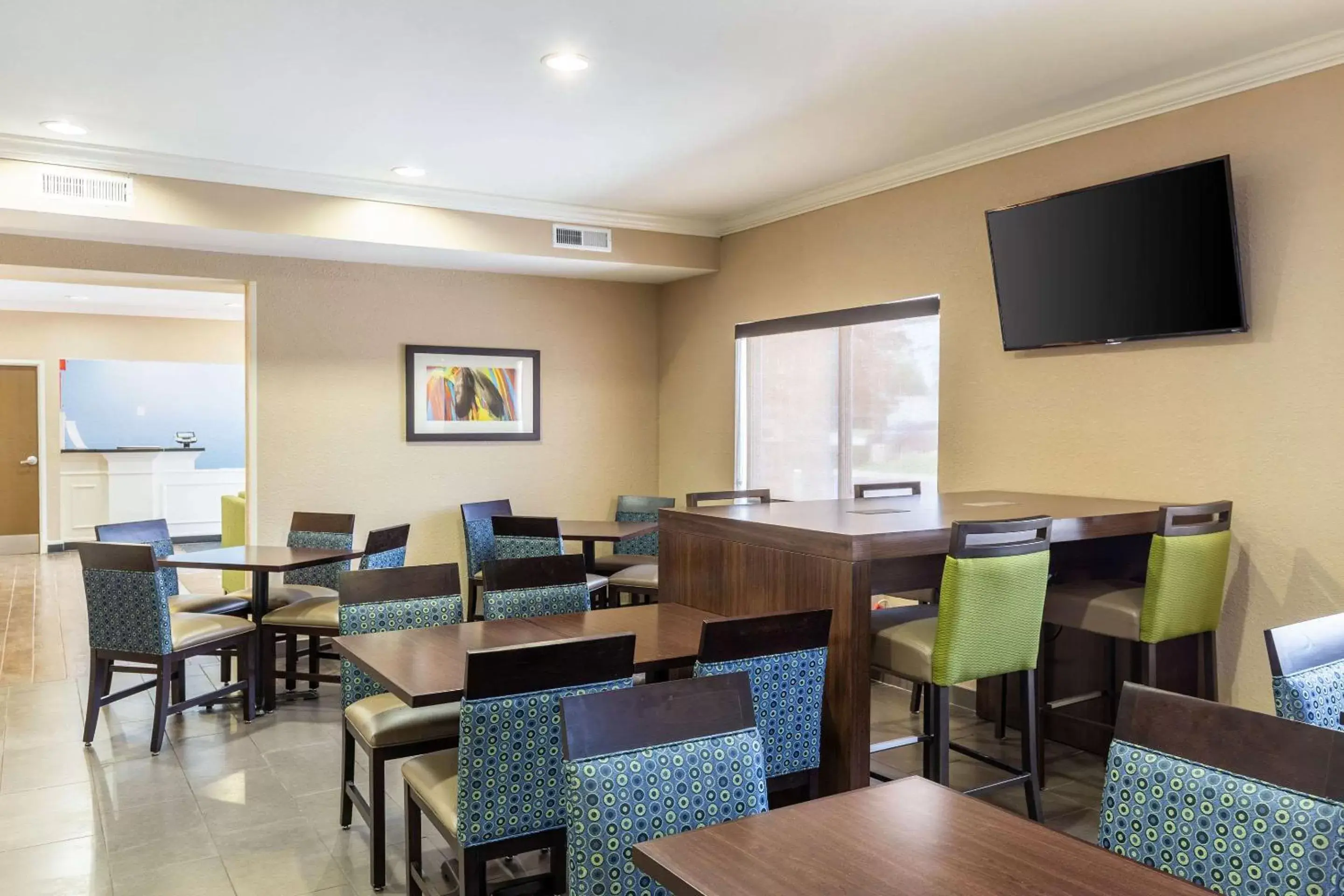 Restaurant/Places to Eat in Comfort Inn South Tulsa - Woodland Hills