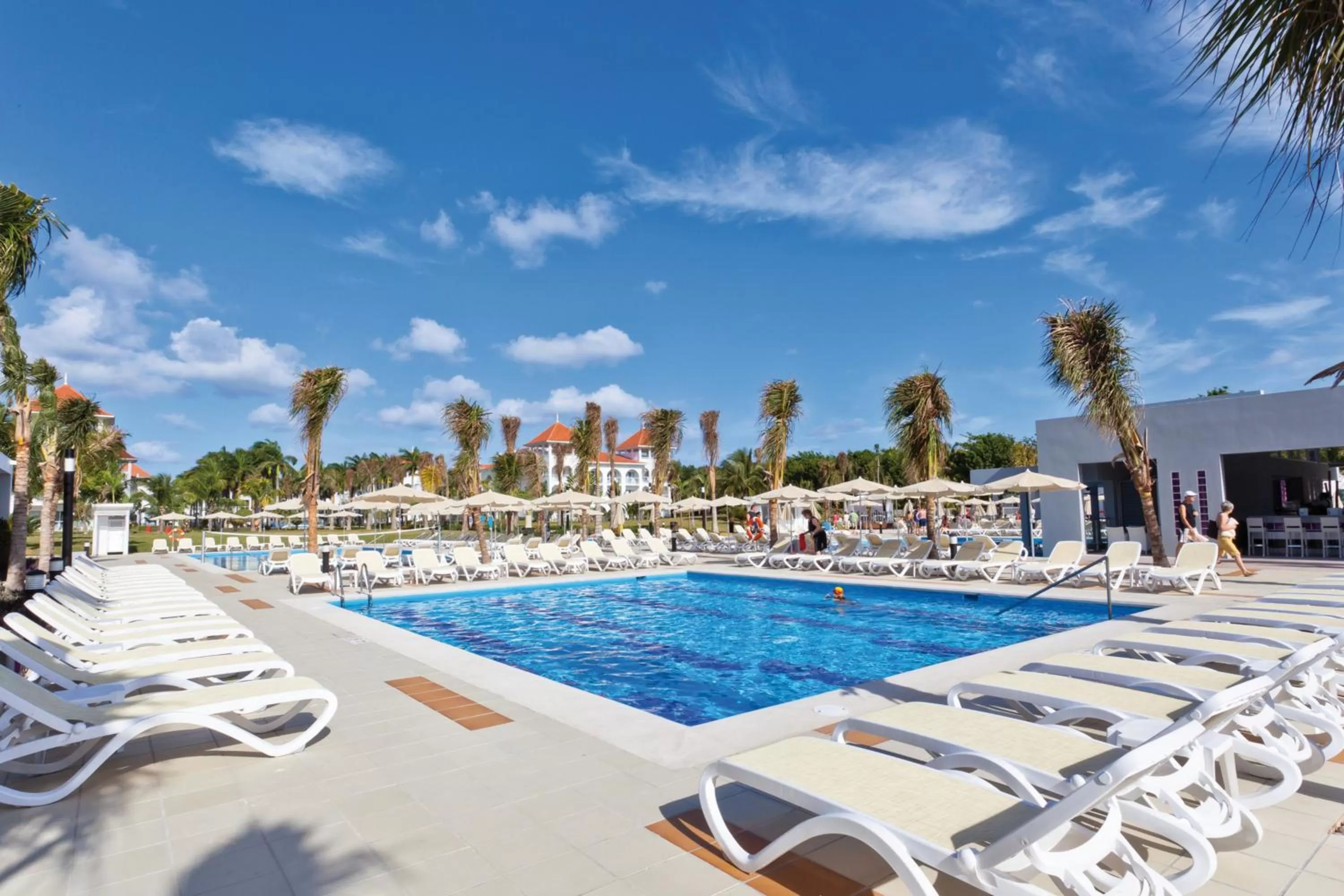 Swimming pool in Riu Palace Mexico - All Inclusive