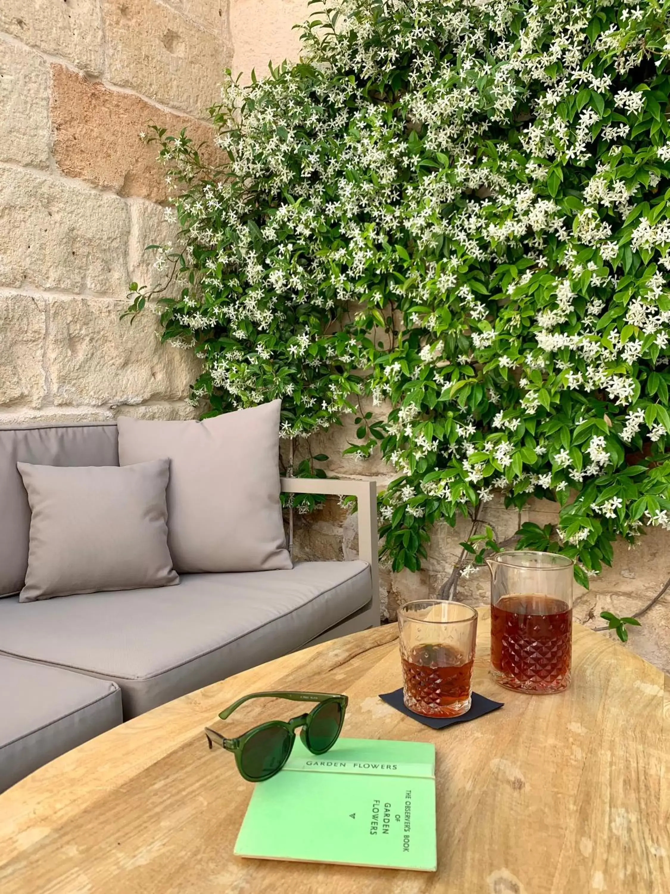 Garden, Seating Area in Fragile Hotel