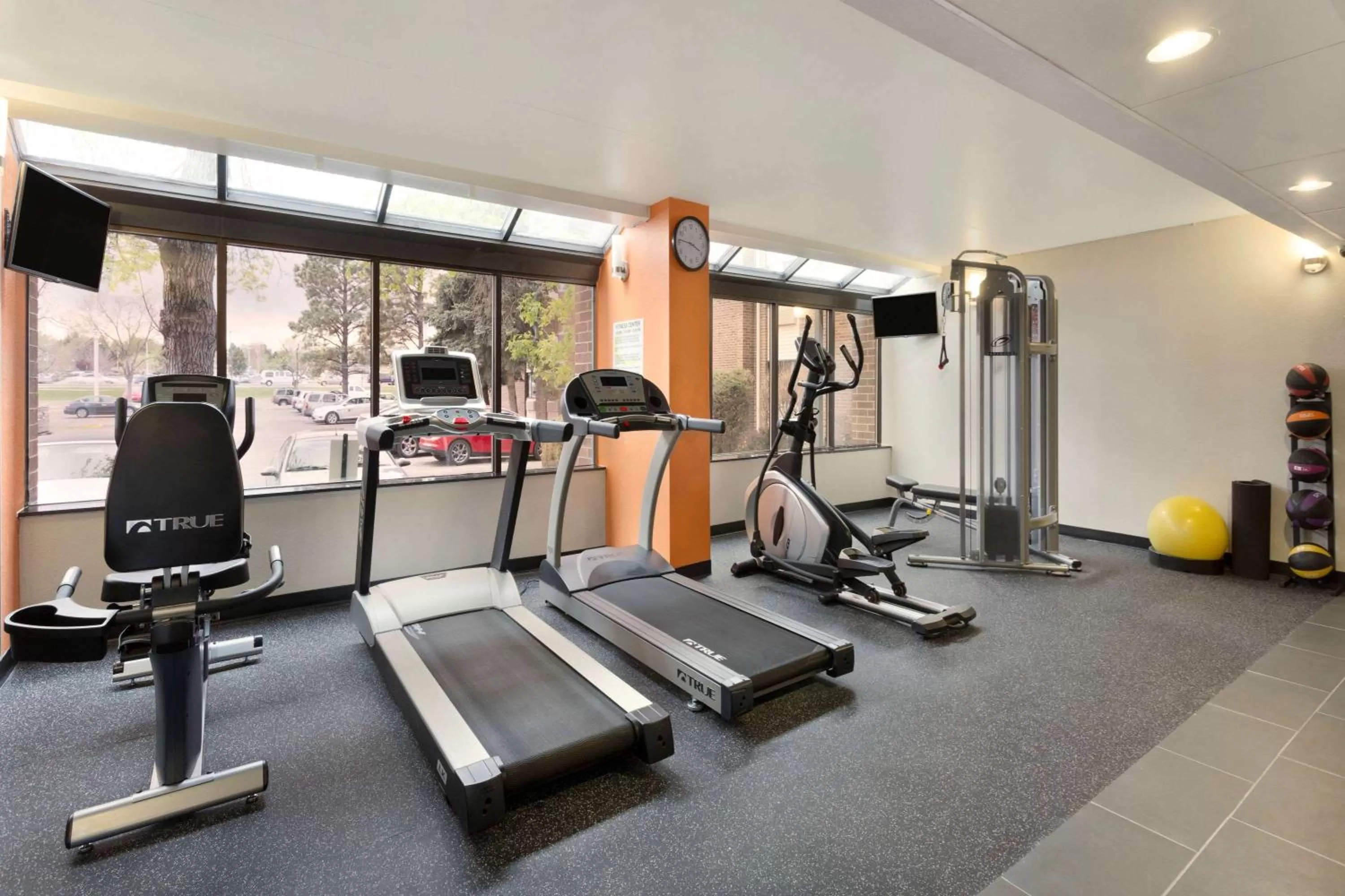 Fitness centre/facilities in Super 8 by Wyndham Westminster Denver North