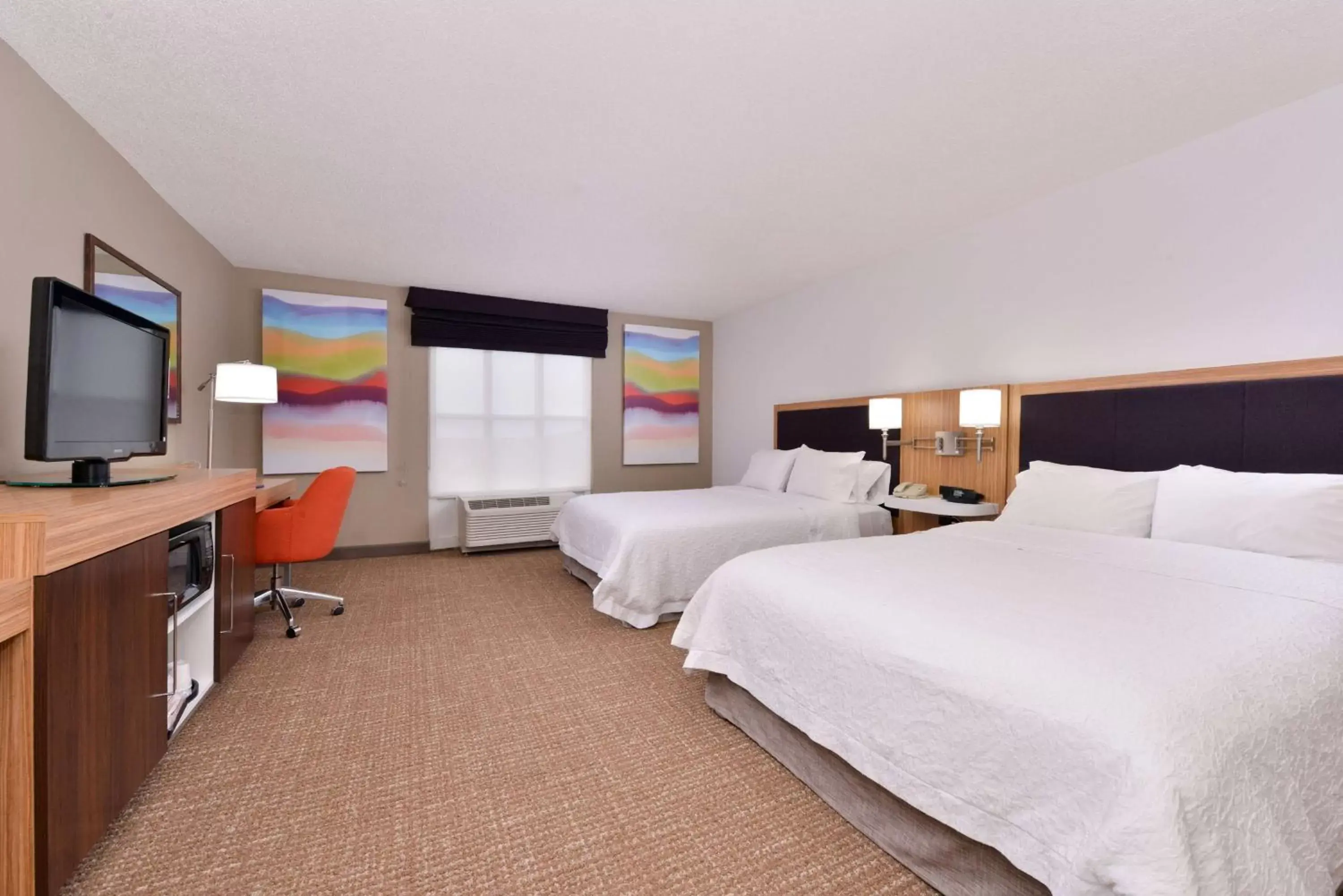 Bedroom in Hampton Inn & Suites by Hilton Plymouth