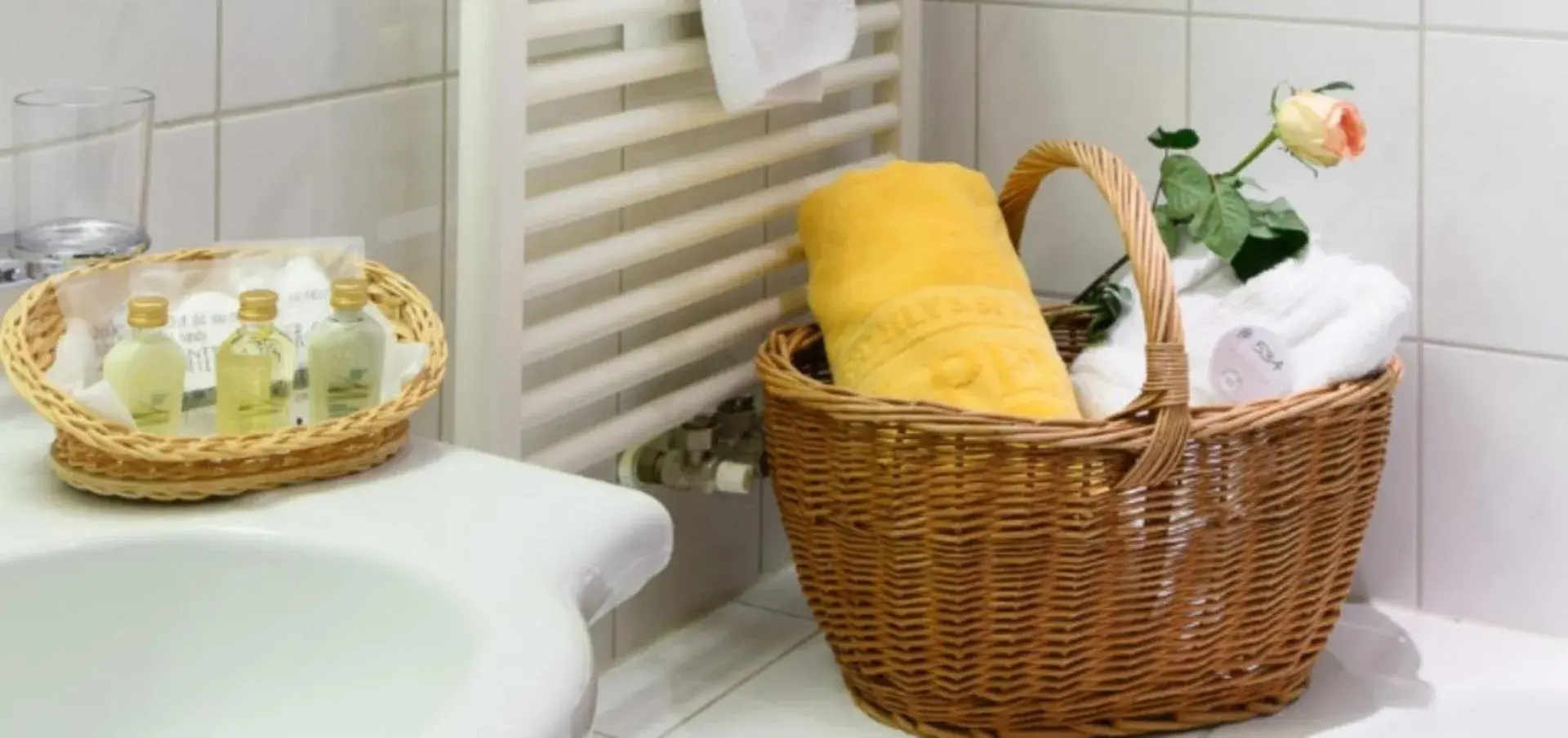 Bathroom, Food in Alpenpark Resort Superior