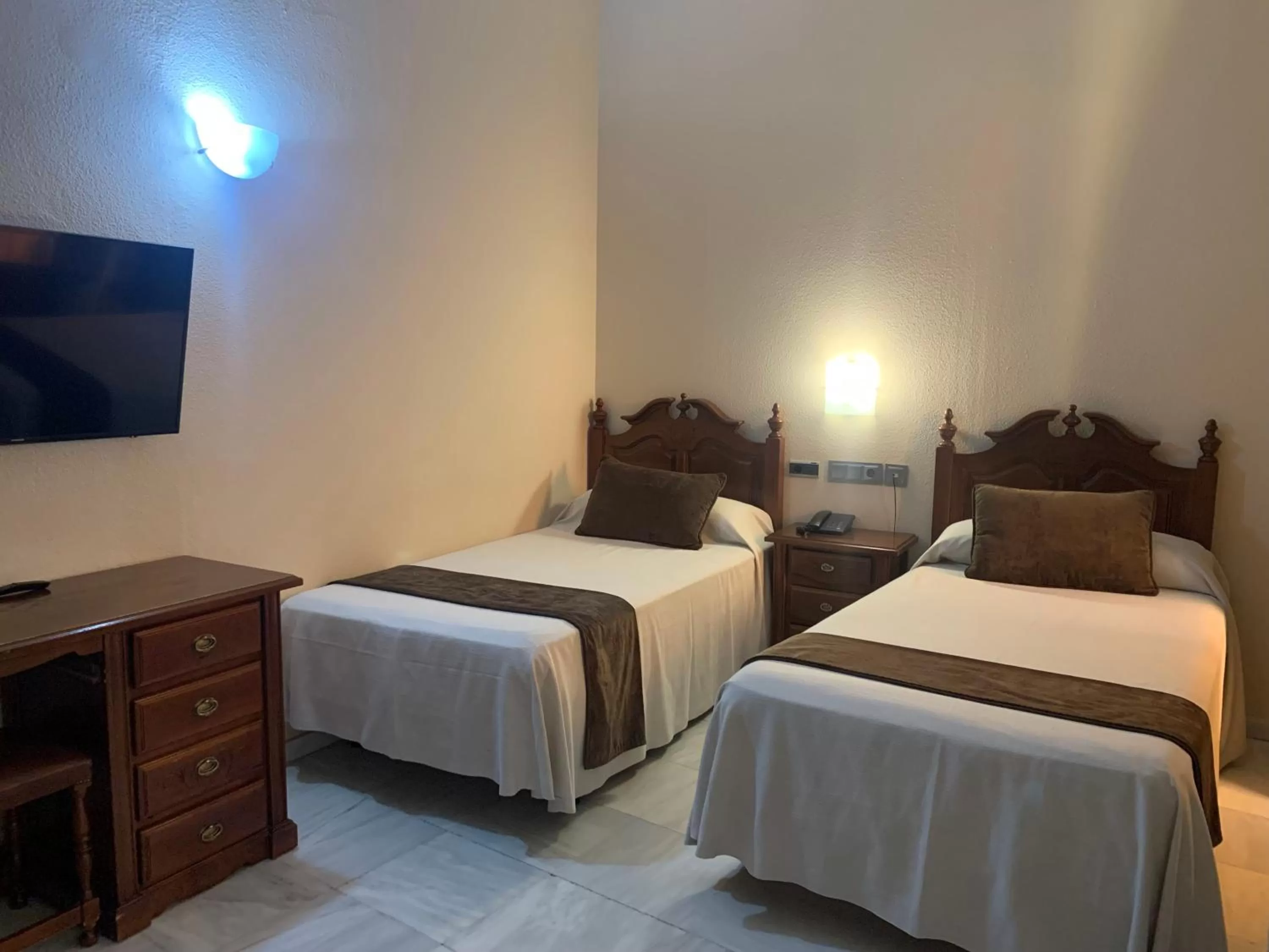 Bedroom, Bed in Hotel Casa Museo de la Mezquita