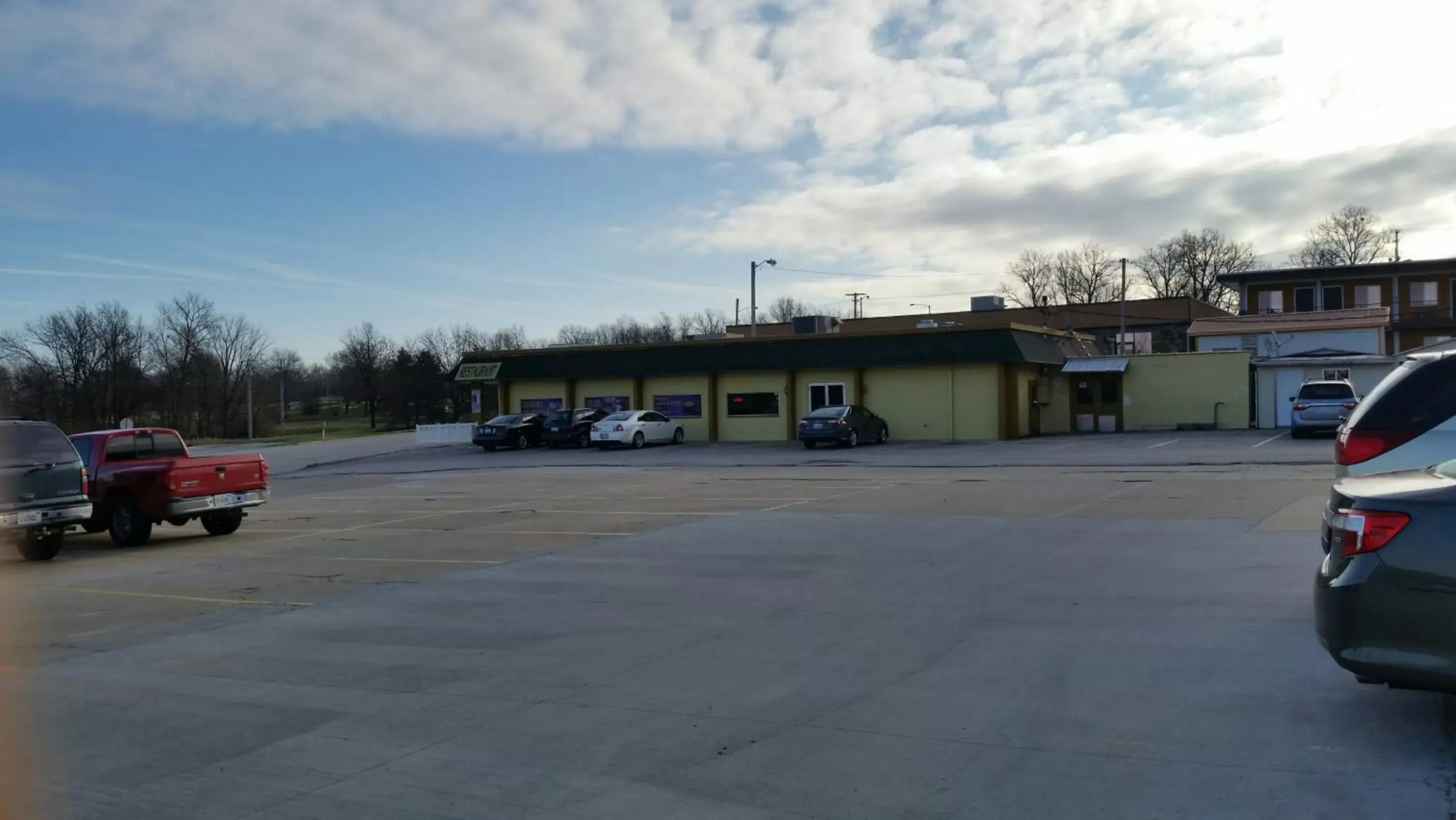 Restaurant/places to eat, Property Building in Super 8 by Wyndham Macomb