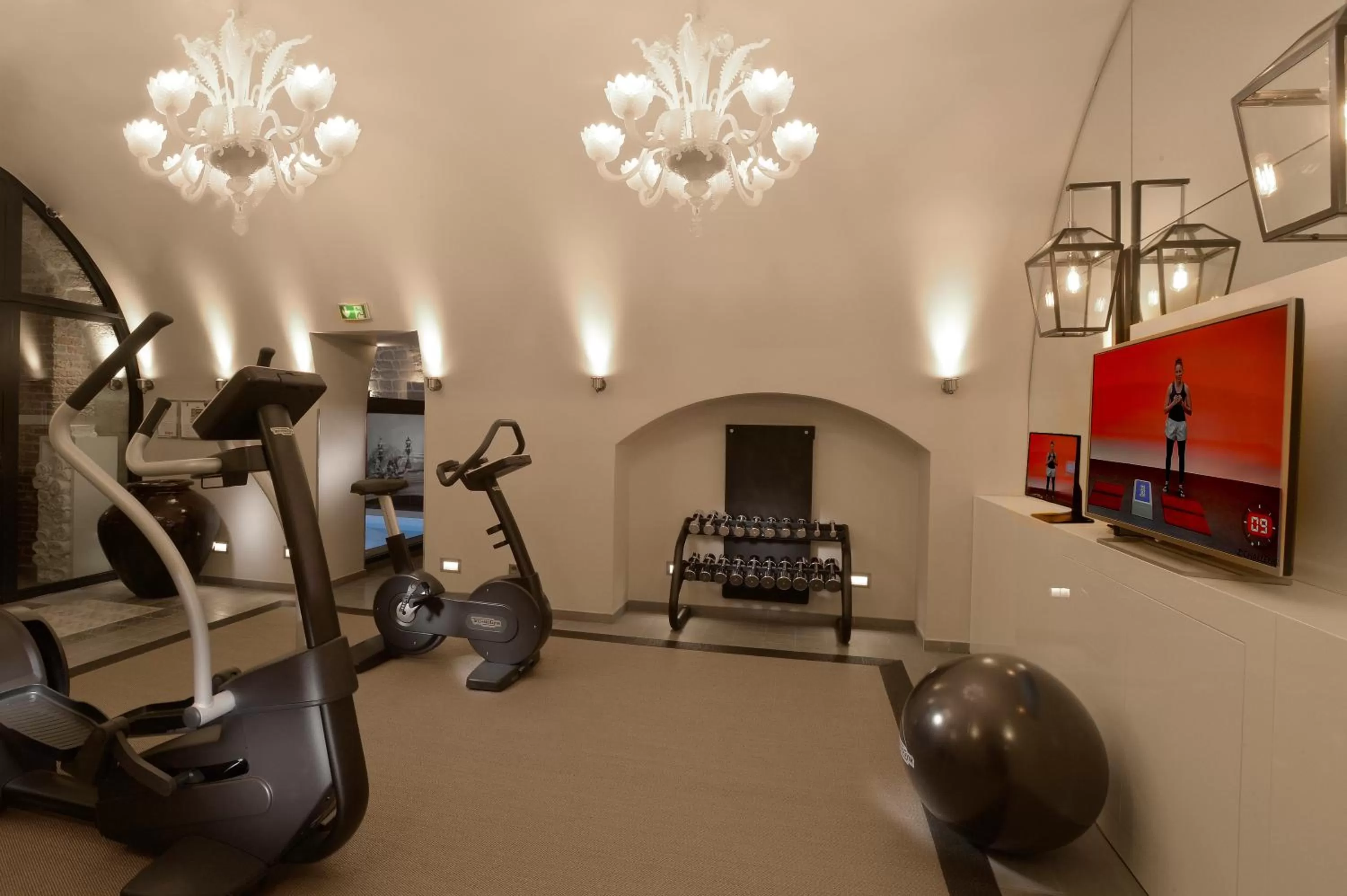 Fitness centre/facilities in Hotel La Lanterne & Spa By Timhotel