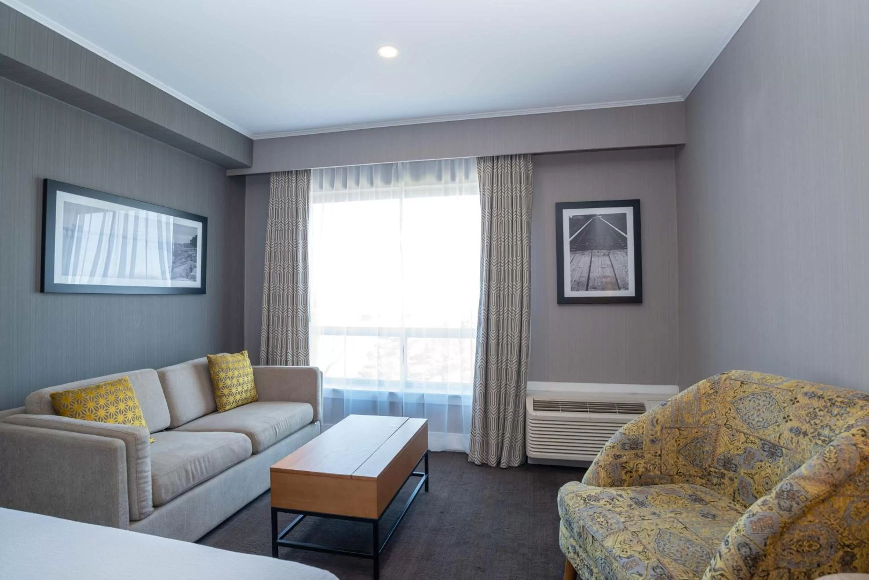 Photo of the whole room in Sandman Hotel Hamilton