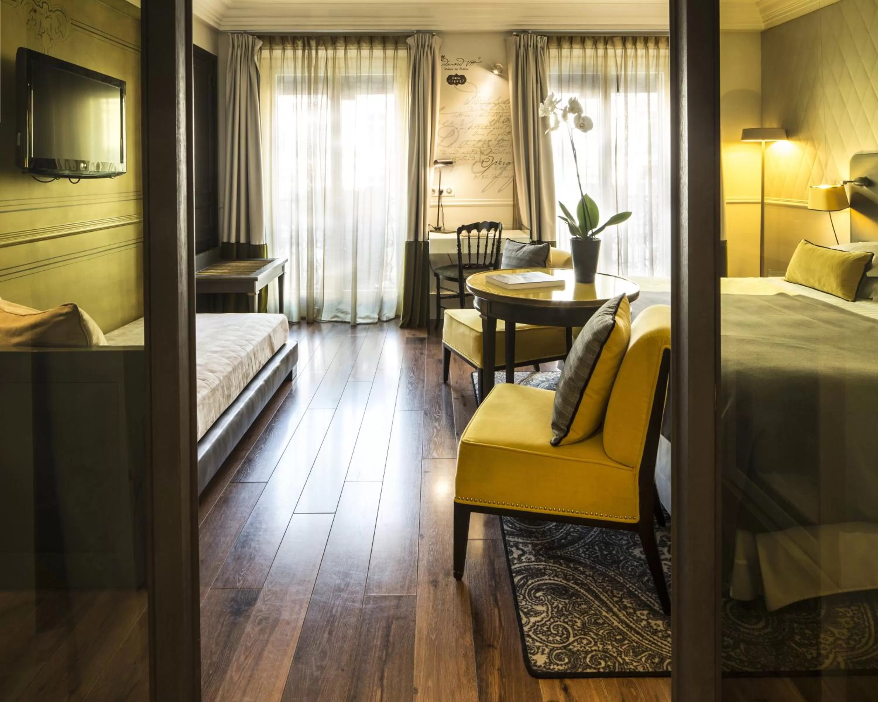 Day, Bed in Edouard 7 Paris Opéra