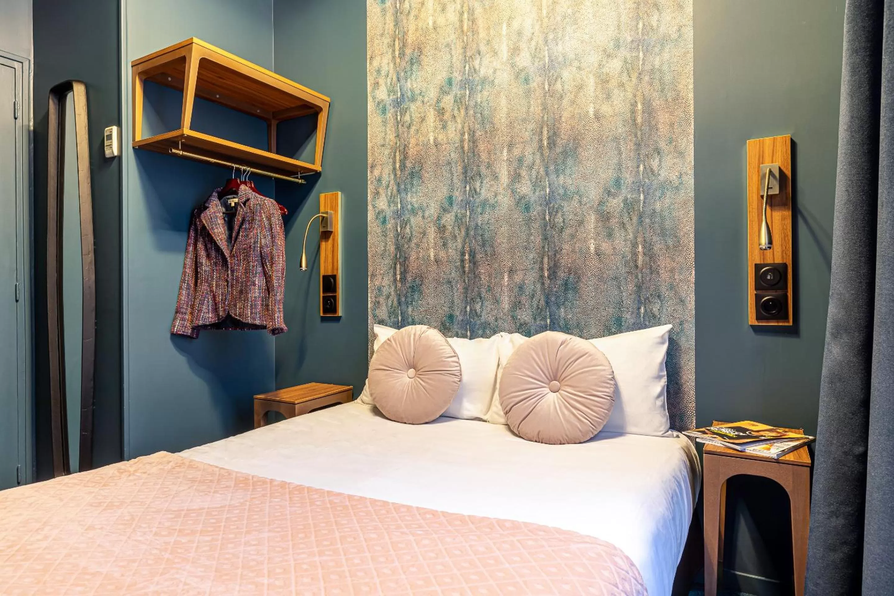 Bed in Hotel Glasgow Monceau by Patrick Hayat