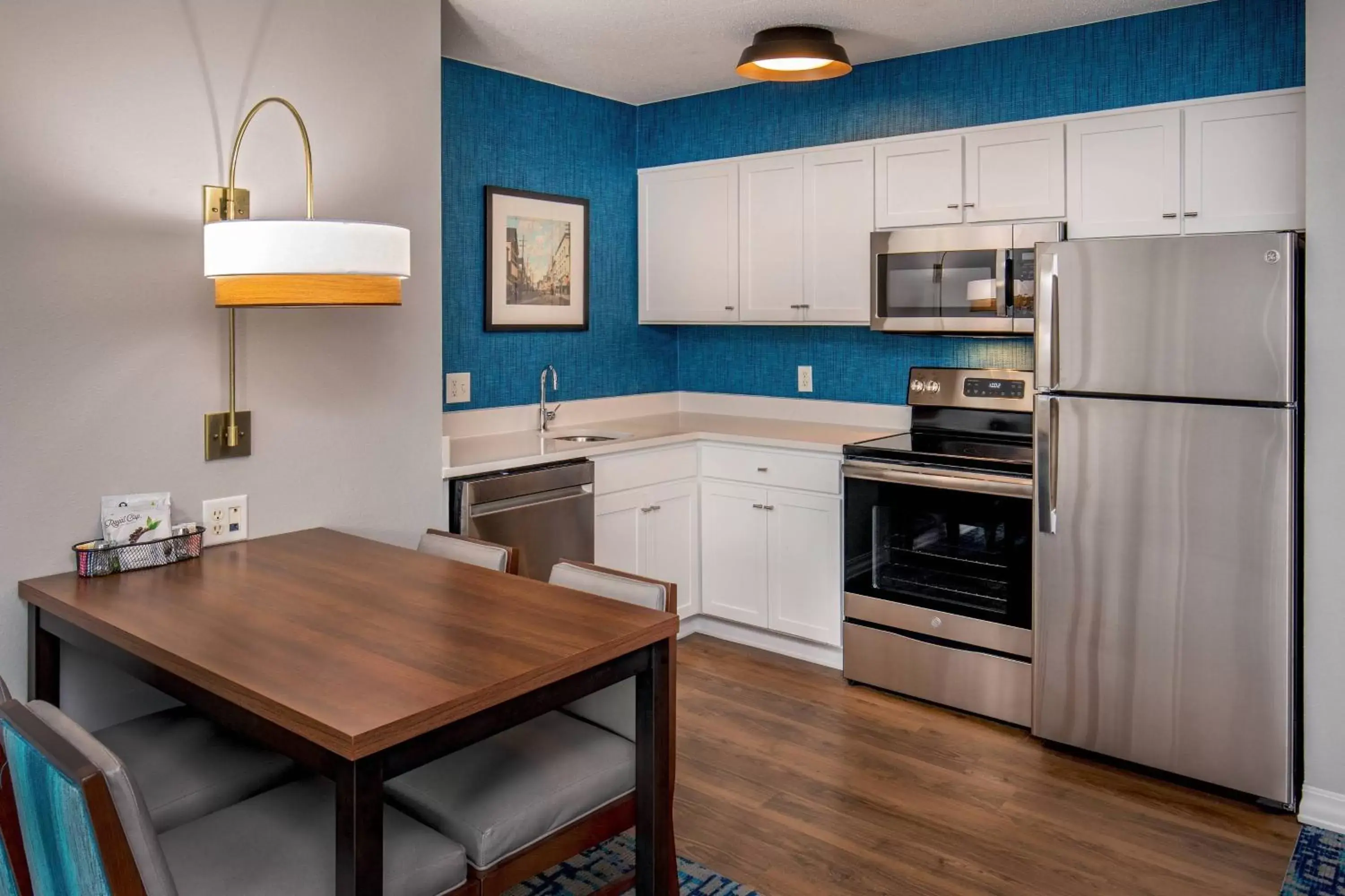 Bedroom, Kitchen/Kitchenette in Residence Inn by Marriott Boston Woburn