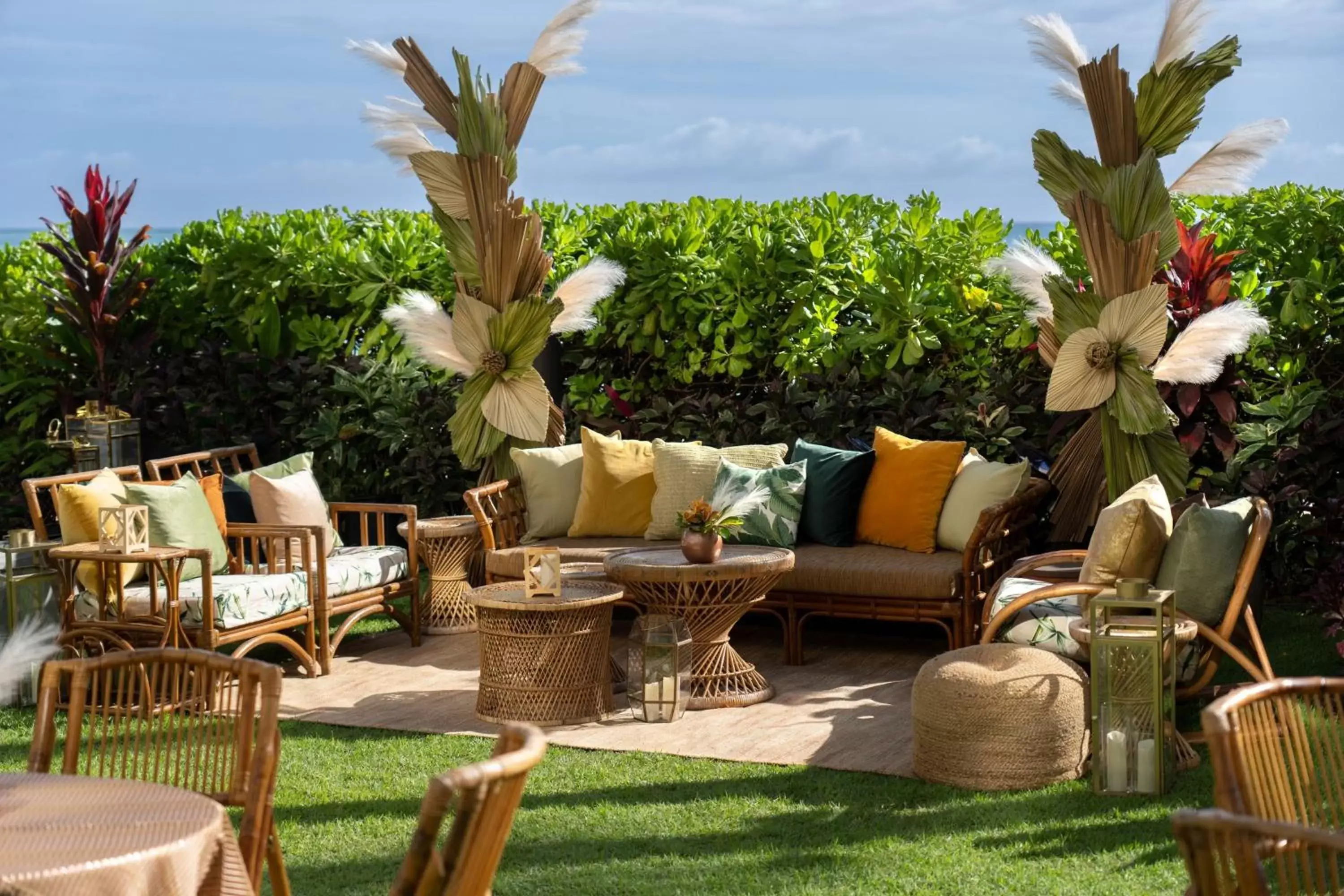 Lounge or bar in Moana Surfrider, A Westin Resort & Spa, Waikiki Beach