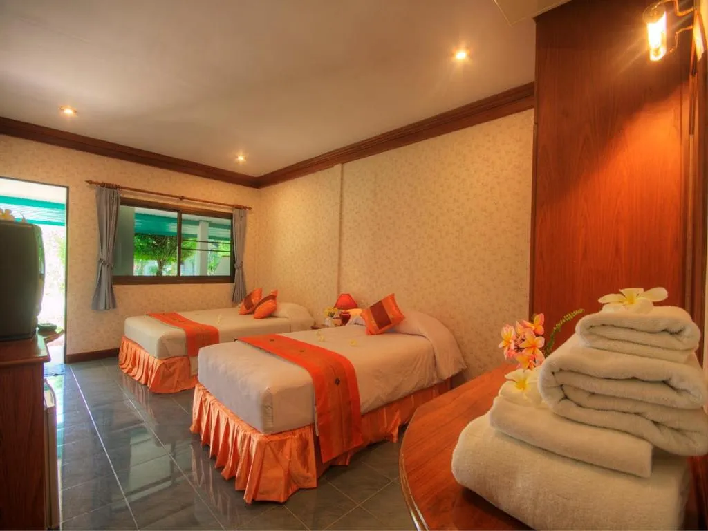 Photo of the whole room, Bed in Samroiyod Holiday Resort