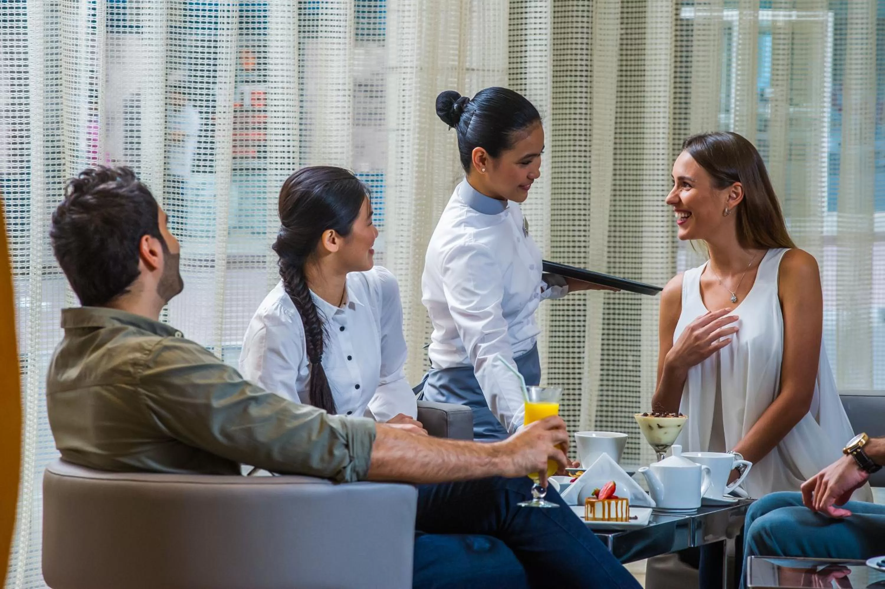 Restaurant/places to eat in Somewhere Hotel Apartment