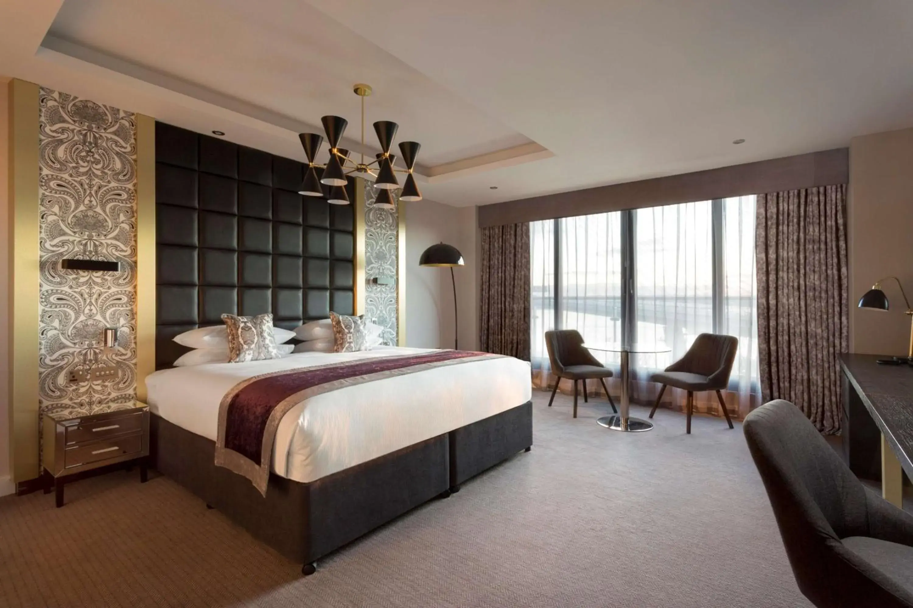 Bedroom in DoubleTree by Hilton Edinburgh - Queensferry Crossing