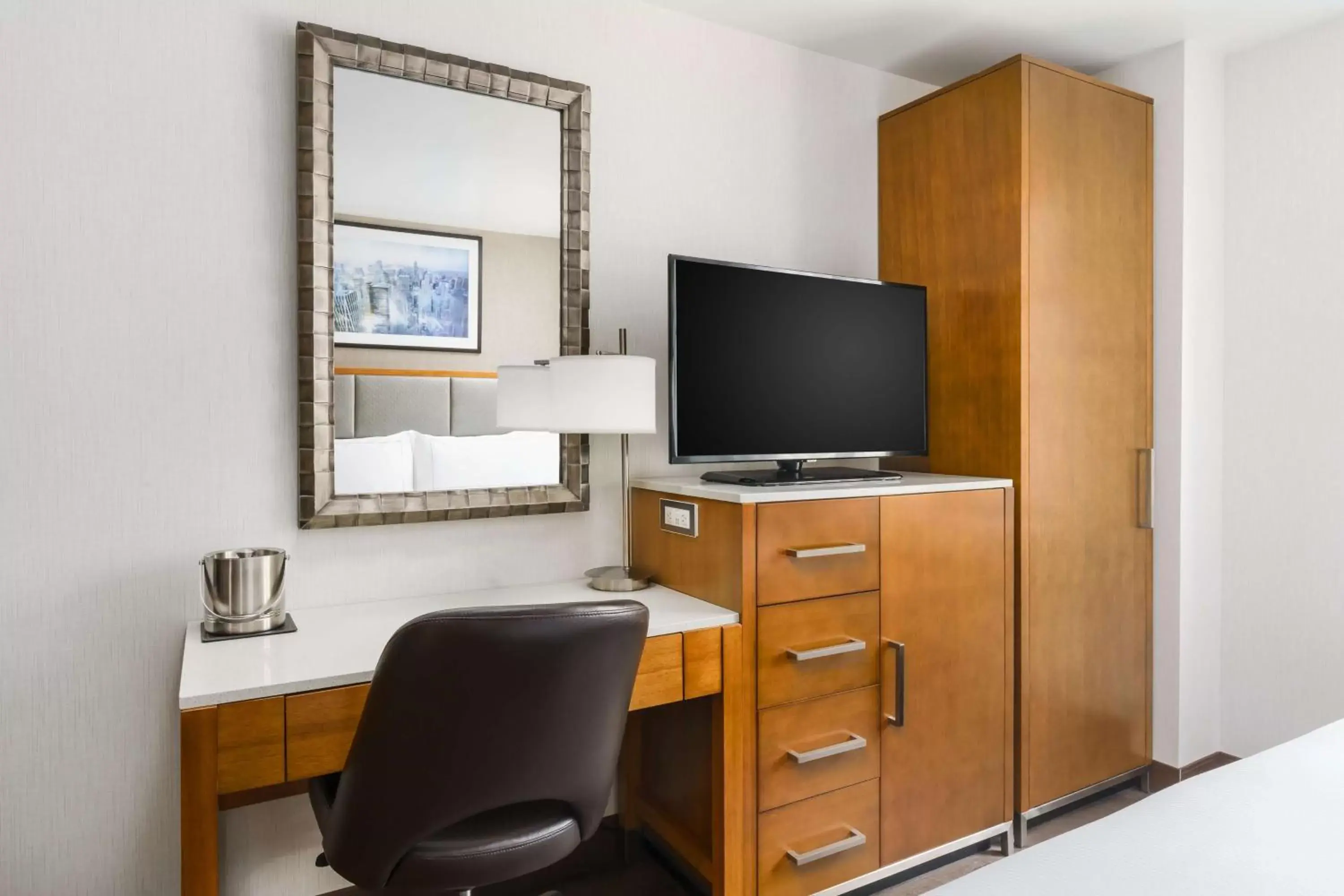 Bedroom, TV/Entertainment Center in DoubleTree by Hilton Hotel New York City - Chelsea