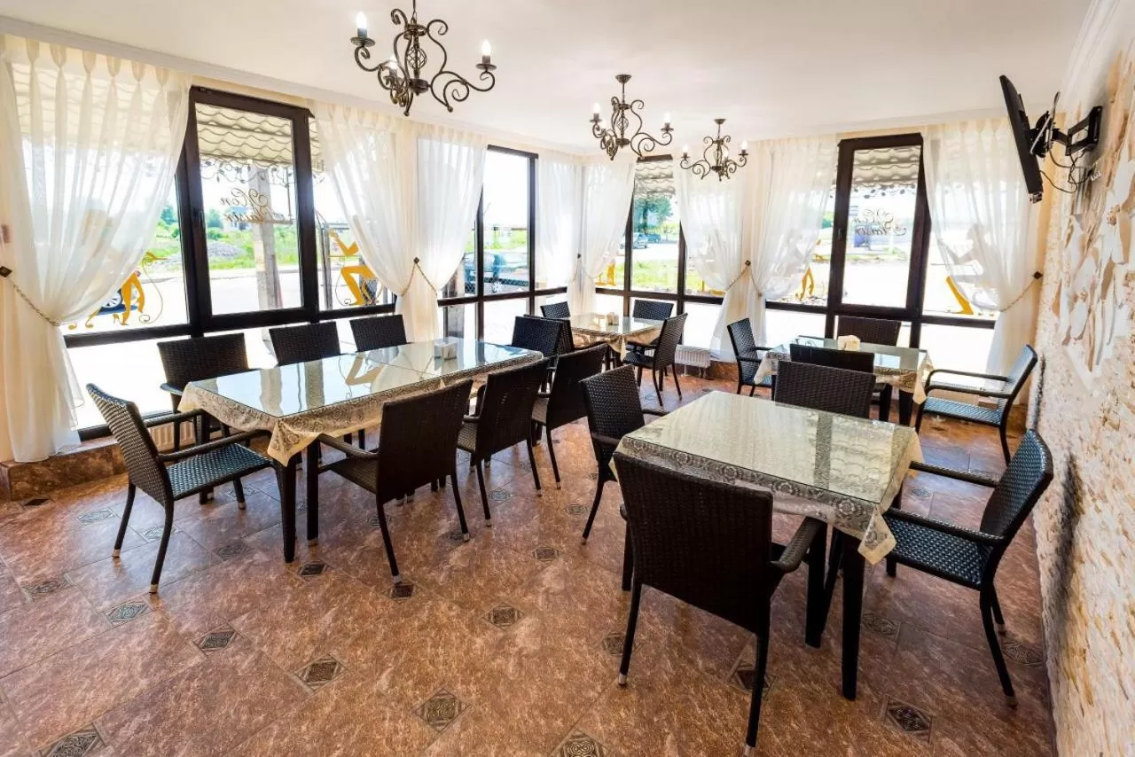 Restaurant/Places to Eat in Mon Plaisir