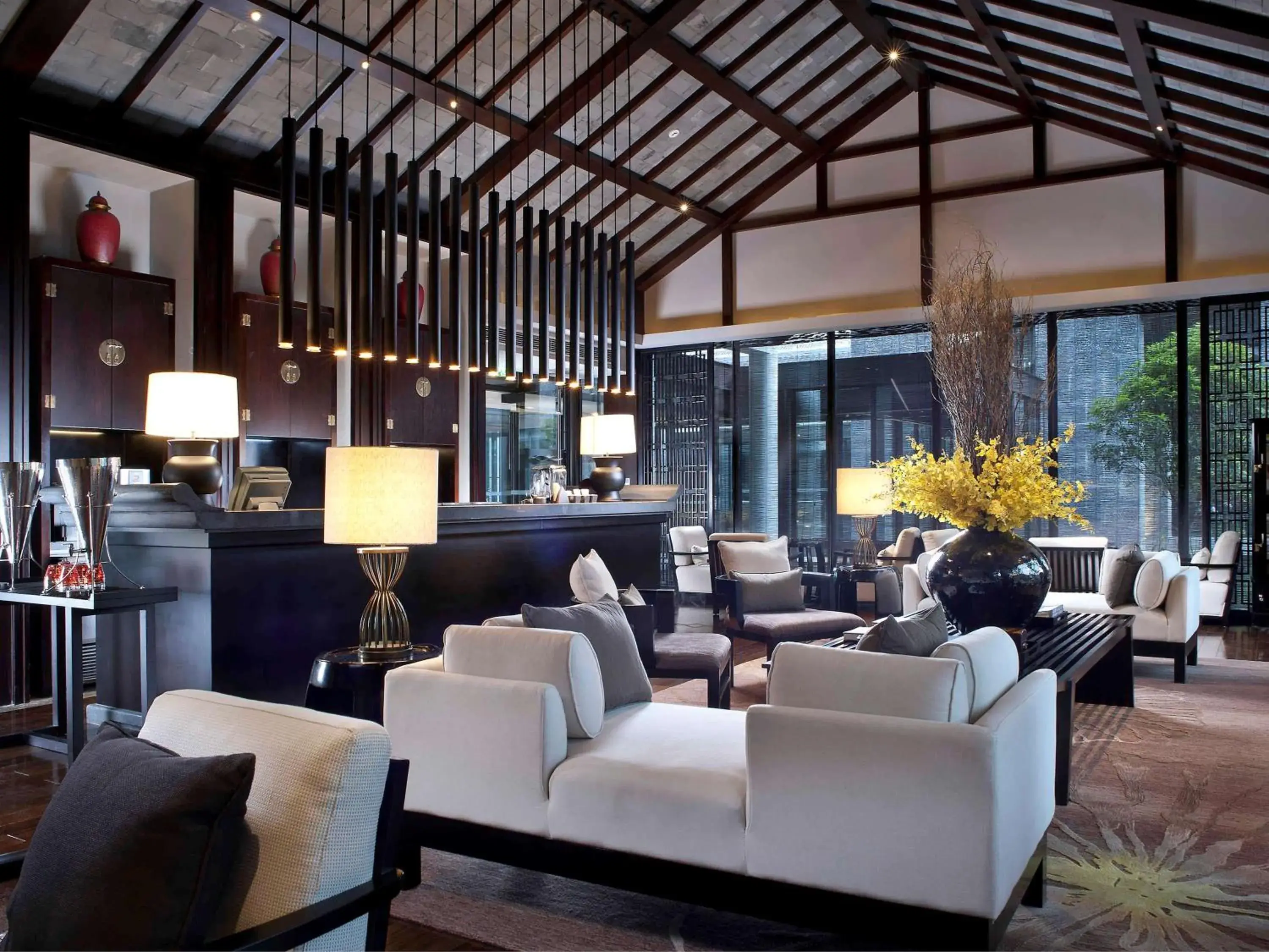 Lounge or bar in Pullman Lijiang Resort & Spa