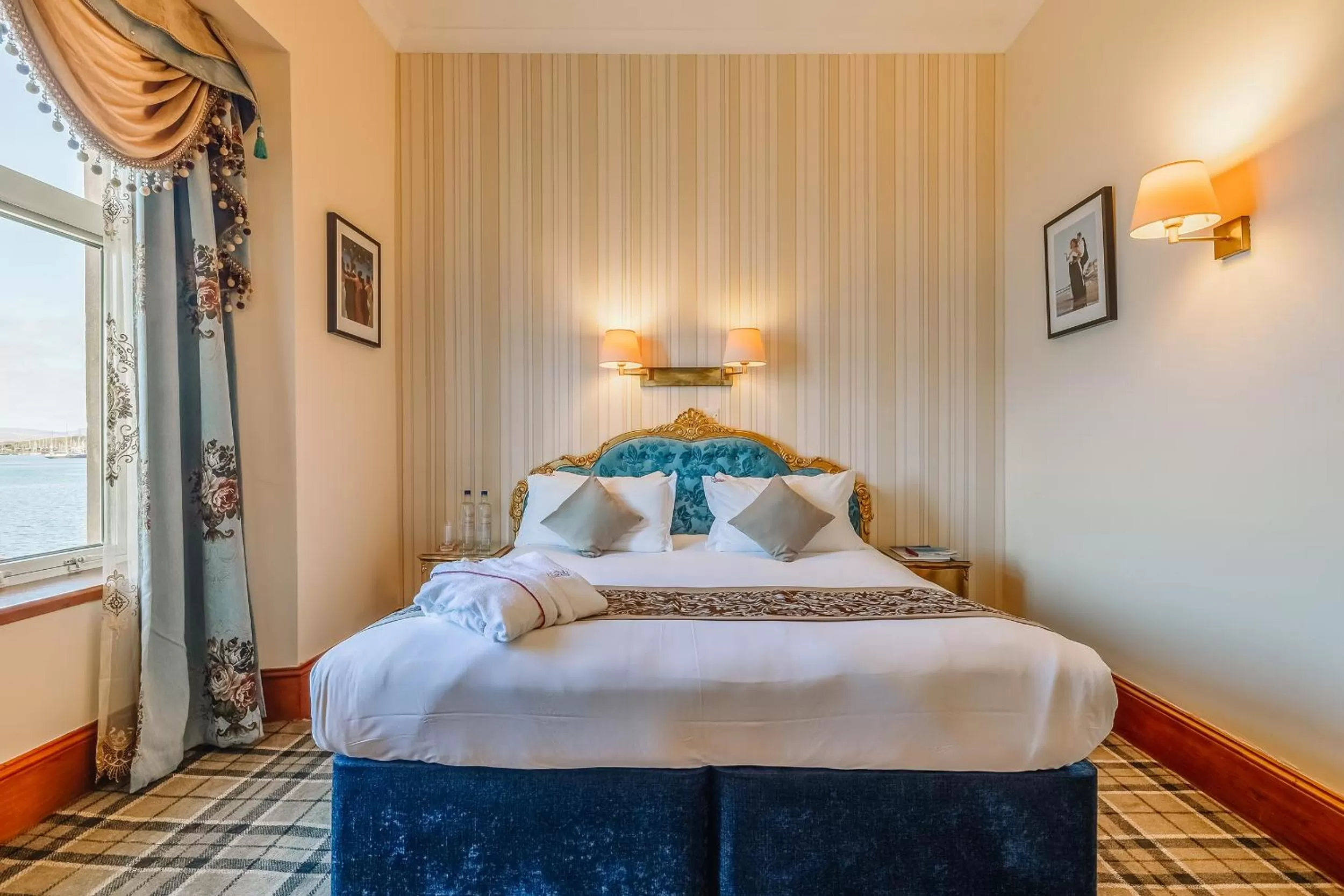 Bed in Muthu Alexandra Hotel