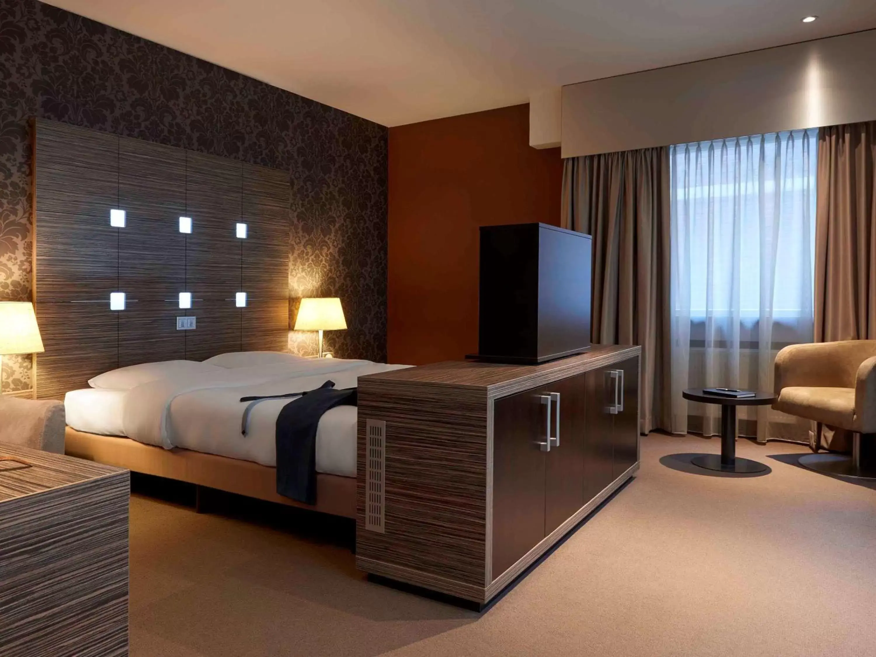 Photo of the whole room, Bed in Mercure Hotel Tilburg Centrum