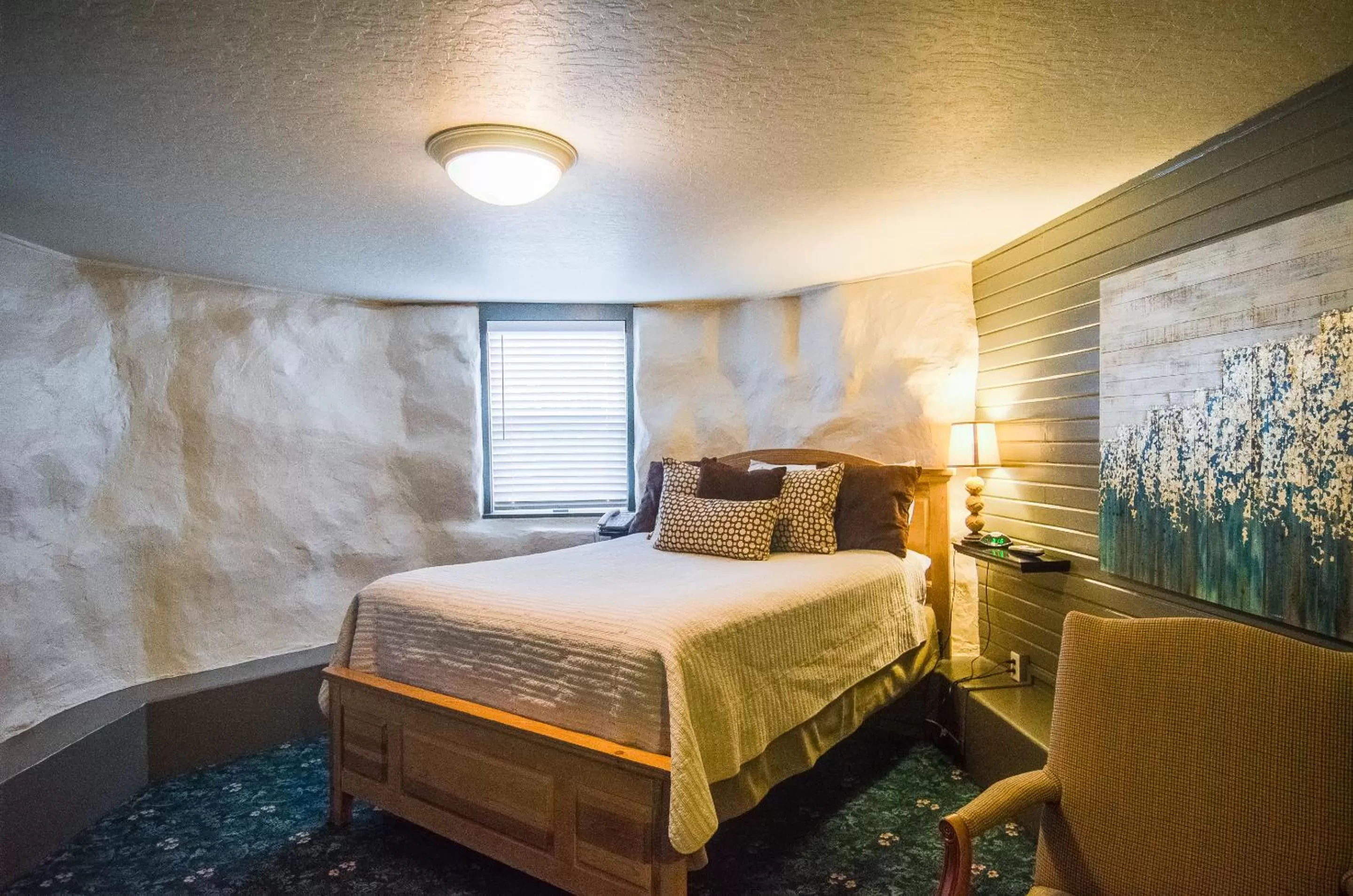 Bed in The Campbell House Inn