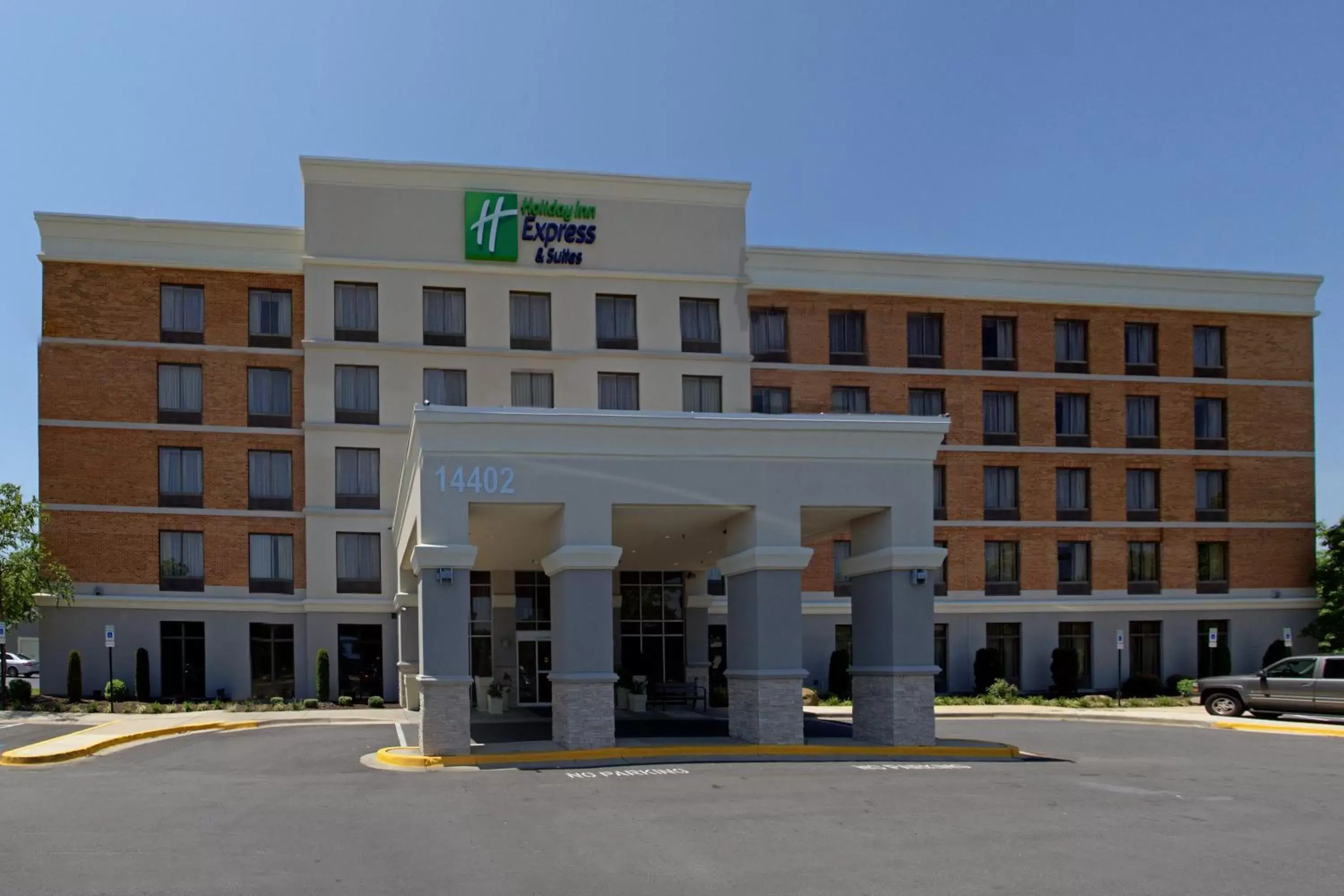 Property Building in Holiday Inn Express & Suites Laurel Lakes, an IHG Hotel