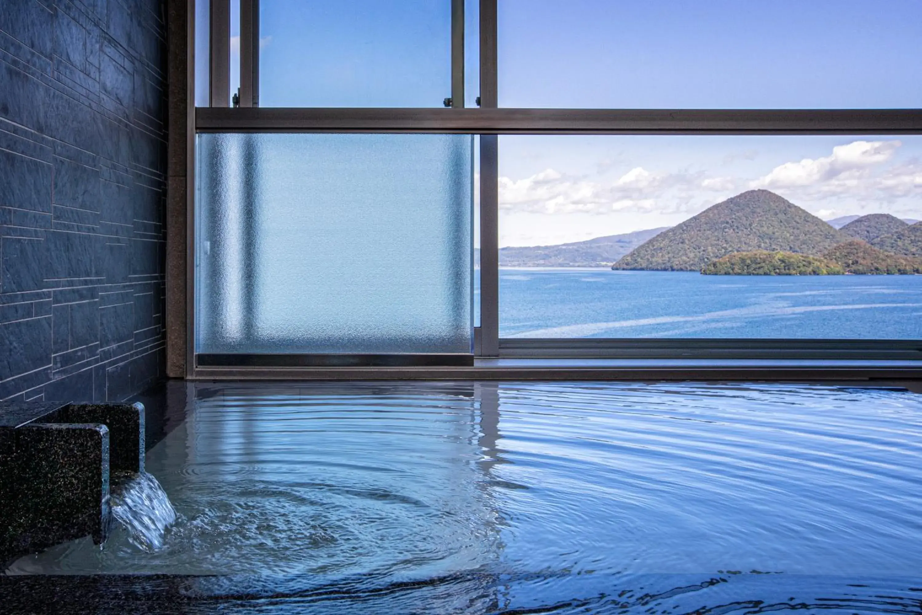 Hot Spring Bath, Winter in The Lake view TOYA Nonokaze resort