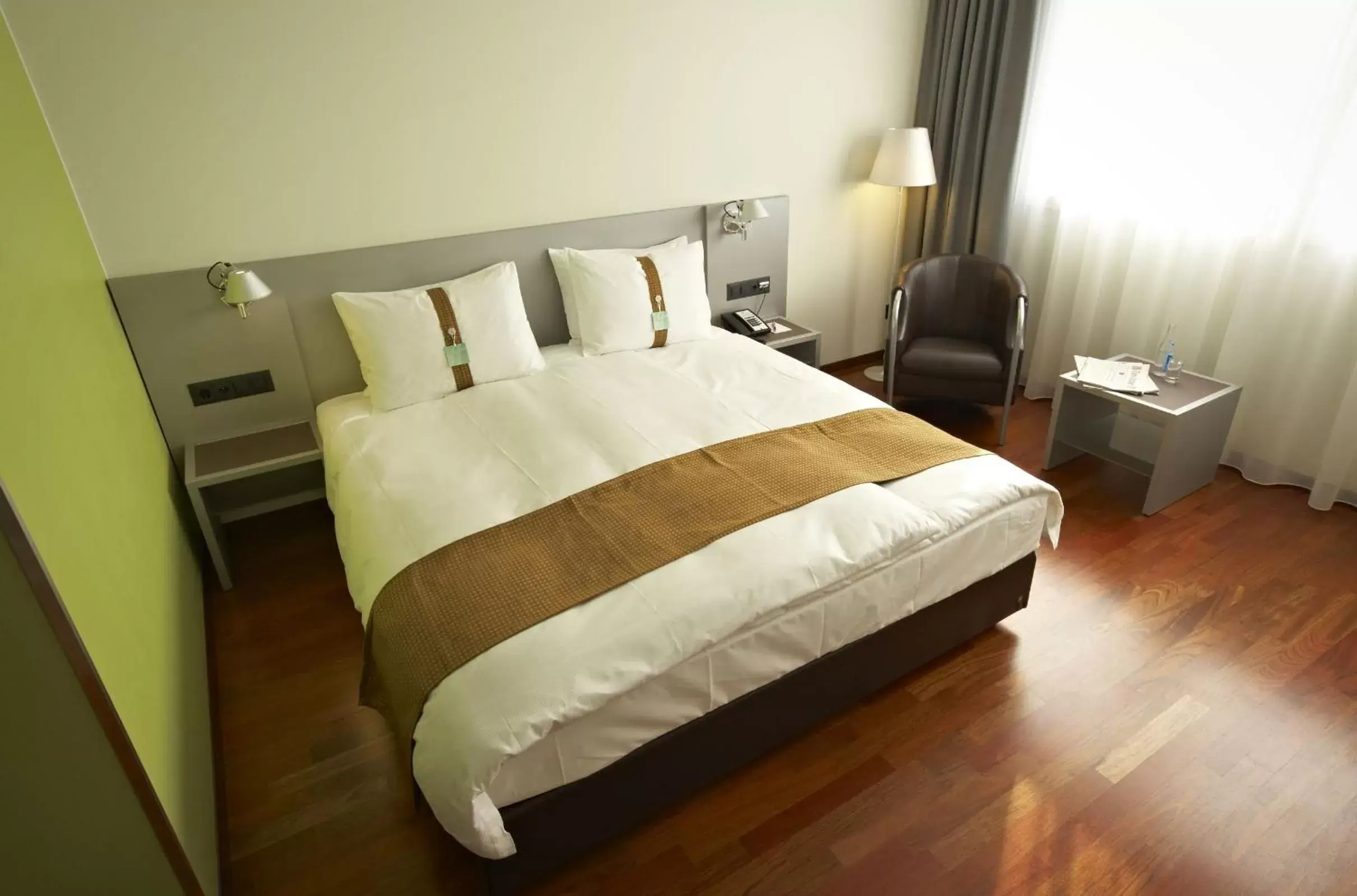 Bed in Holiday Inn Zürich Messe, an IHG Hotel
