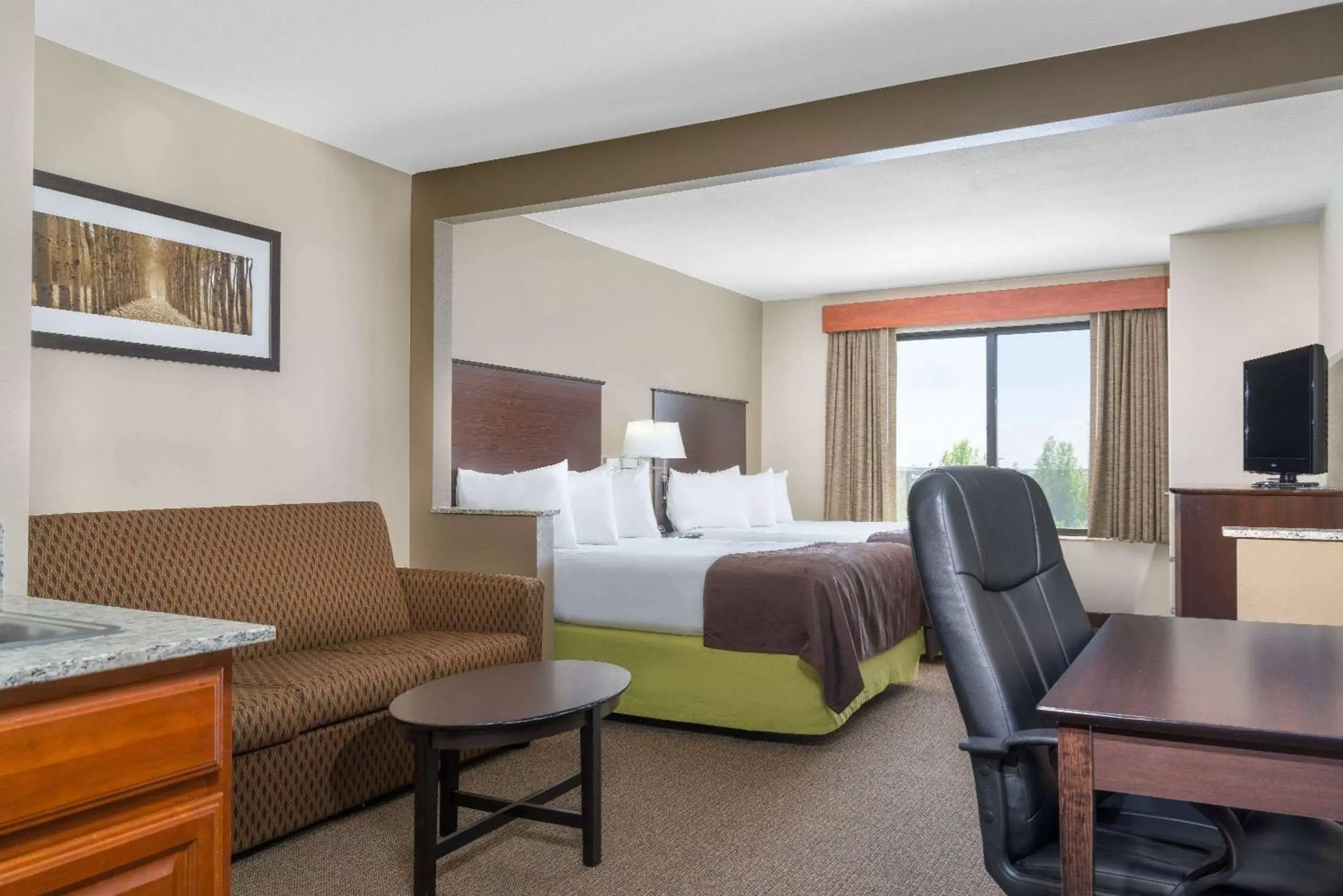 Photo of the whole room, Bed in AmericInn by Wyndham Rochester