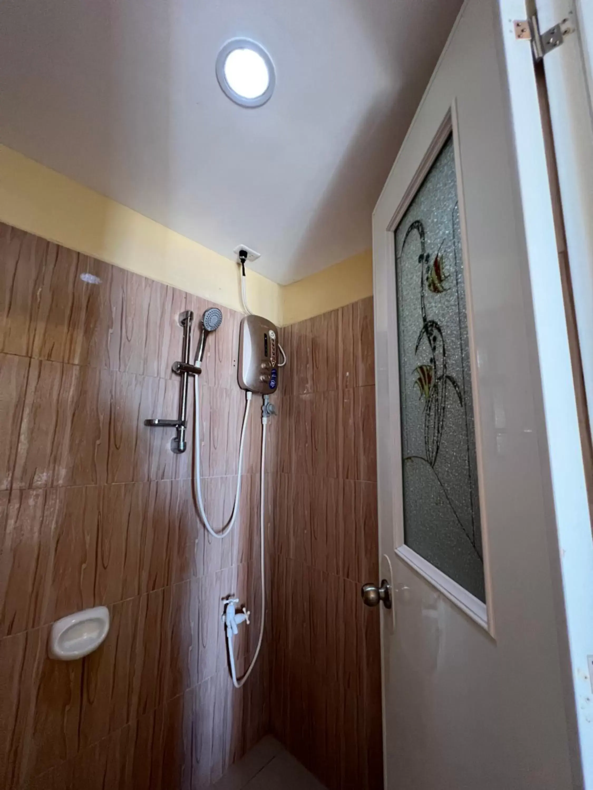 Shower, Bathroom in GingGing Hotel And Resort